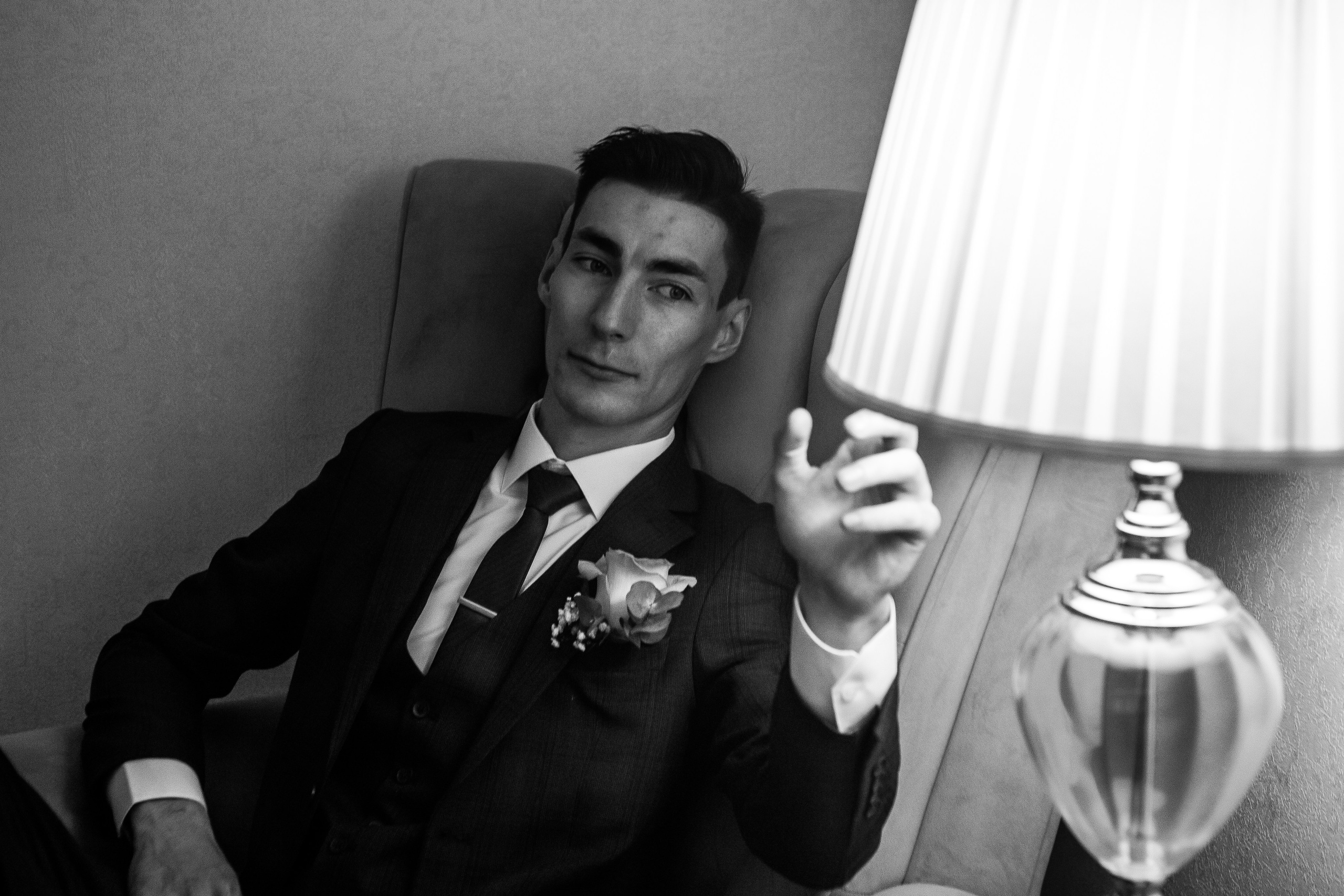 Евгения и Николай утренние сборы. Свадебный фотограф Виктория Чуйко Магнитогорск. Визуал для бизнеса