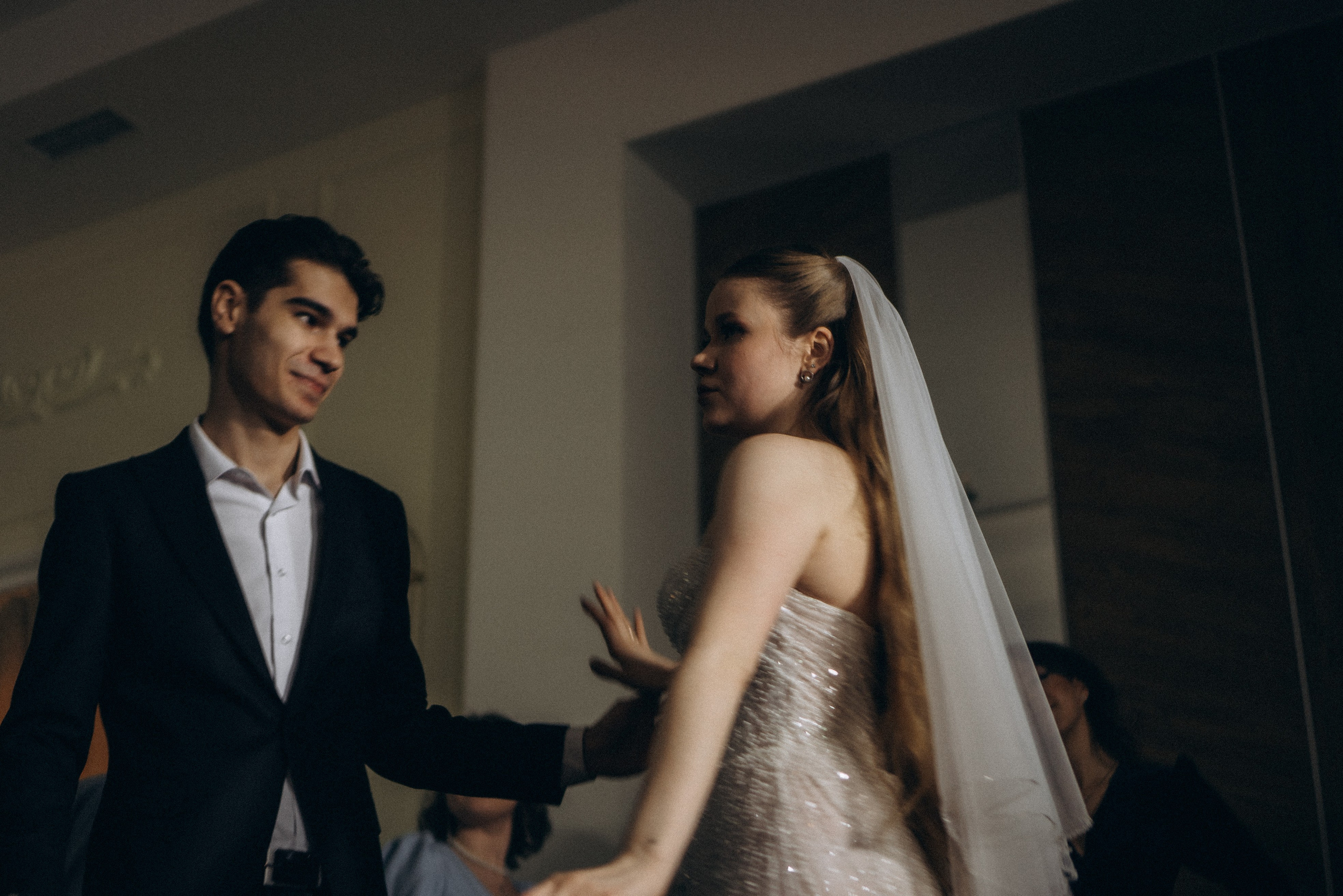СВАДЕБНАЯ СЬЕМКА СБОРОВ В ОТЕЛЕ И ВЫЕЗД НА ЦЕРЕМОНИЮ (СНЯТО В СИБИРЕ В НИЖНЕВАРТОВСКЕ). Профессиональный фотограф, Санкт-Петербург — Виктория Богомолова