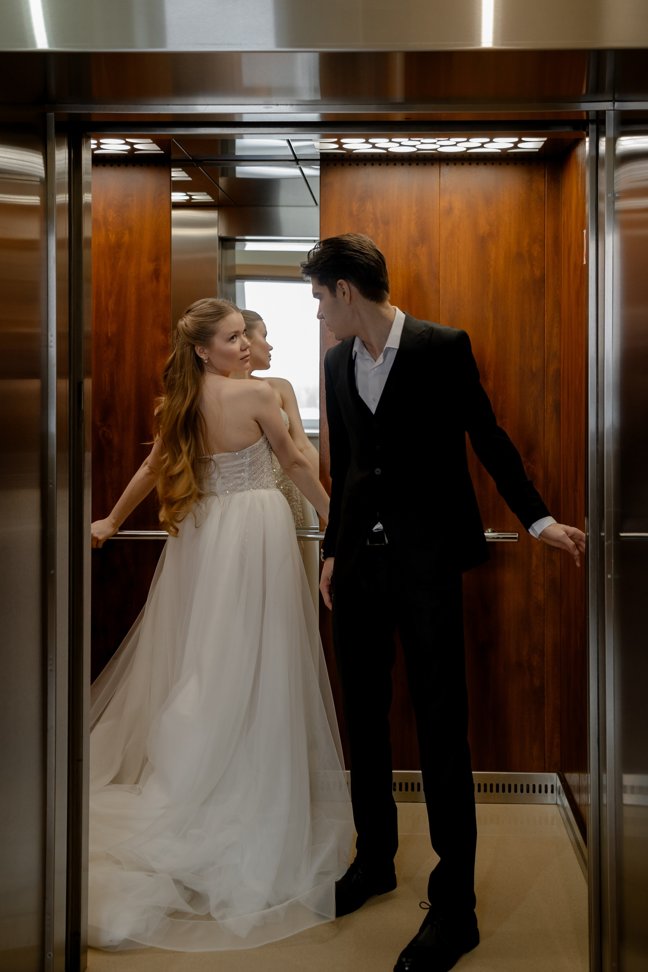 СВАДЕБНАЯ СЬЕМКА СБОРОВ В ОТЕЛЕ И ВЫЕЗД НА ЦЕРЕМОНИЮ (СНЯТО В СИБИРЕ В НИЖНЕВАРТОВСКЕ)М. Профессиональный фотограф, Санкт-Петербург — Виктория Богомолова