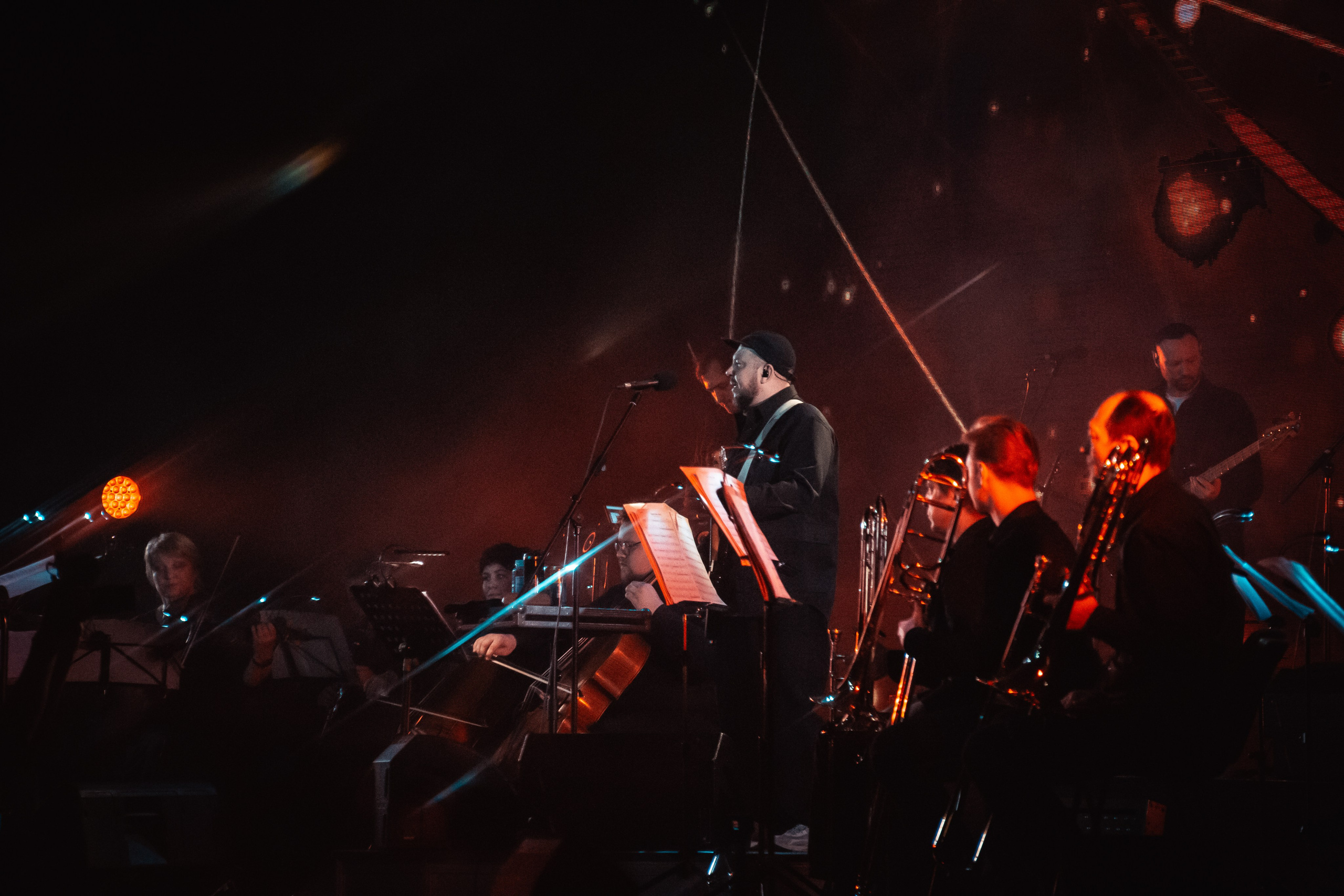 Сергей Бобунец с оркестром, Гранд холл Сибирь, 18.03.2026. Фотограф Регина Крикунова г. Красноярск