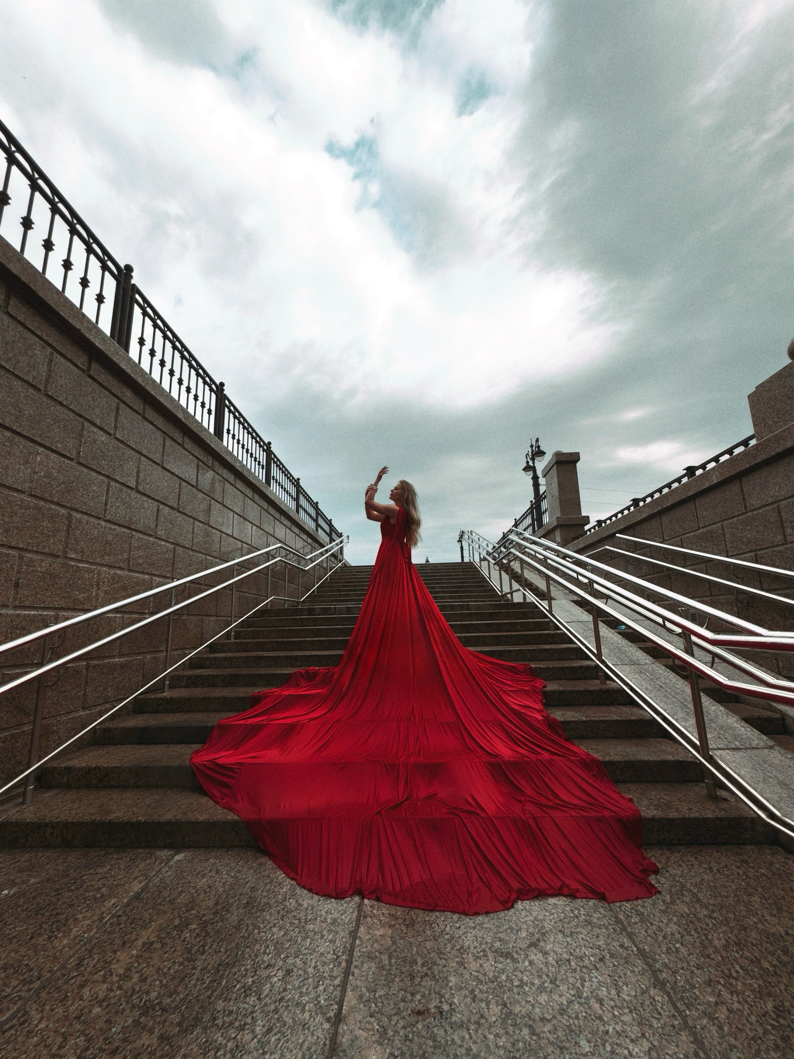 Летящие платья. Мобильный фотограф в Омске