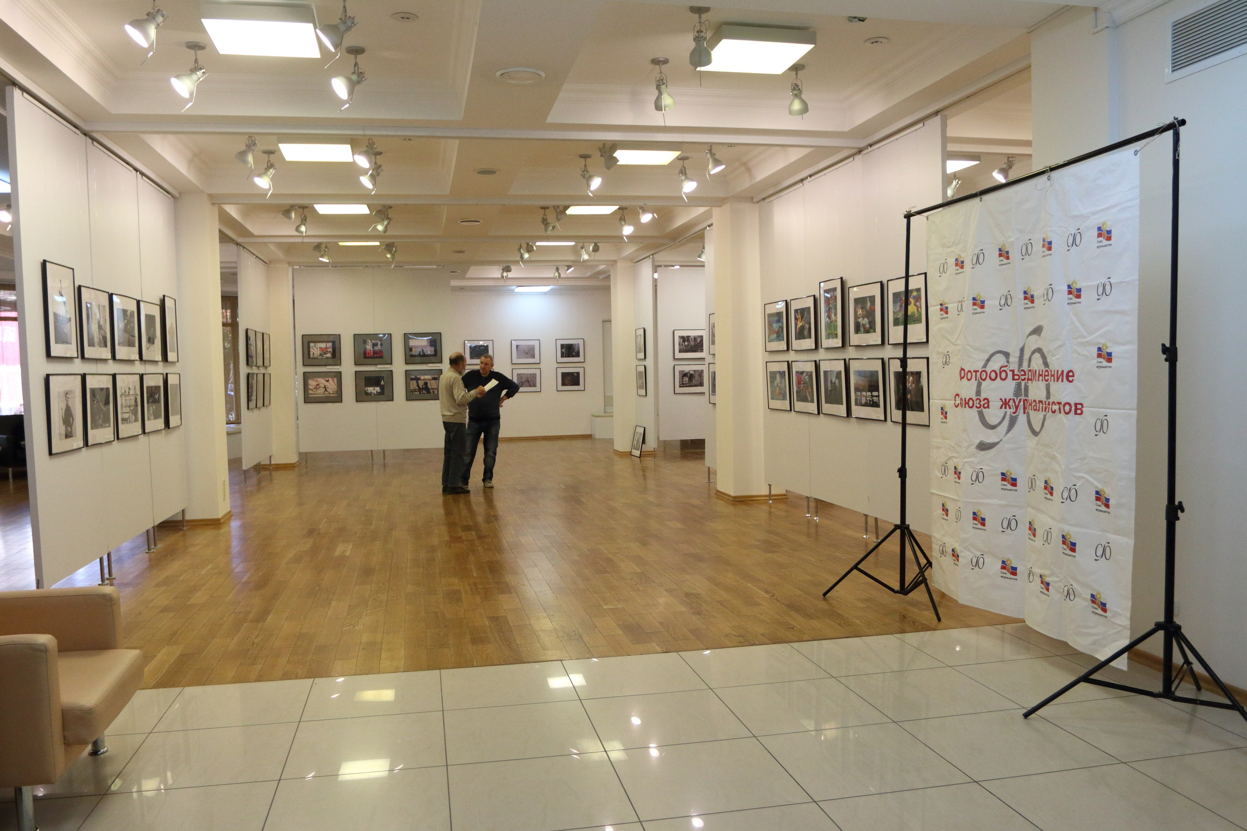 14.10.2018 Выставка «Собрание кадров». Развеска. Фотообъединение Самарского областного отделения Союза журналистов России