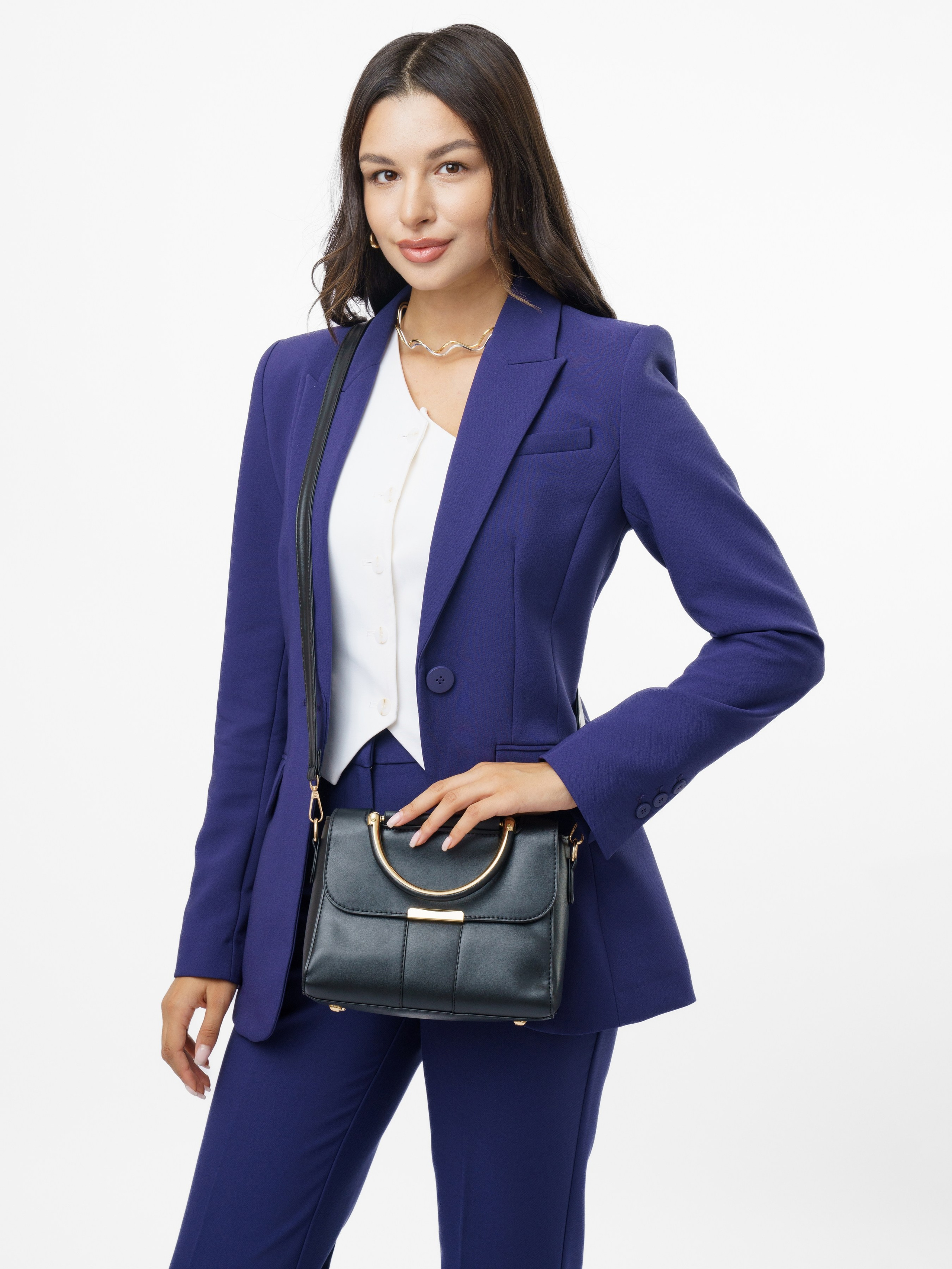 Съемка сумок со стилистом. KED Production — продакшн из СПб. Создаём фото, видео и контент, который помогает брендам и селлерам продавать больше