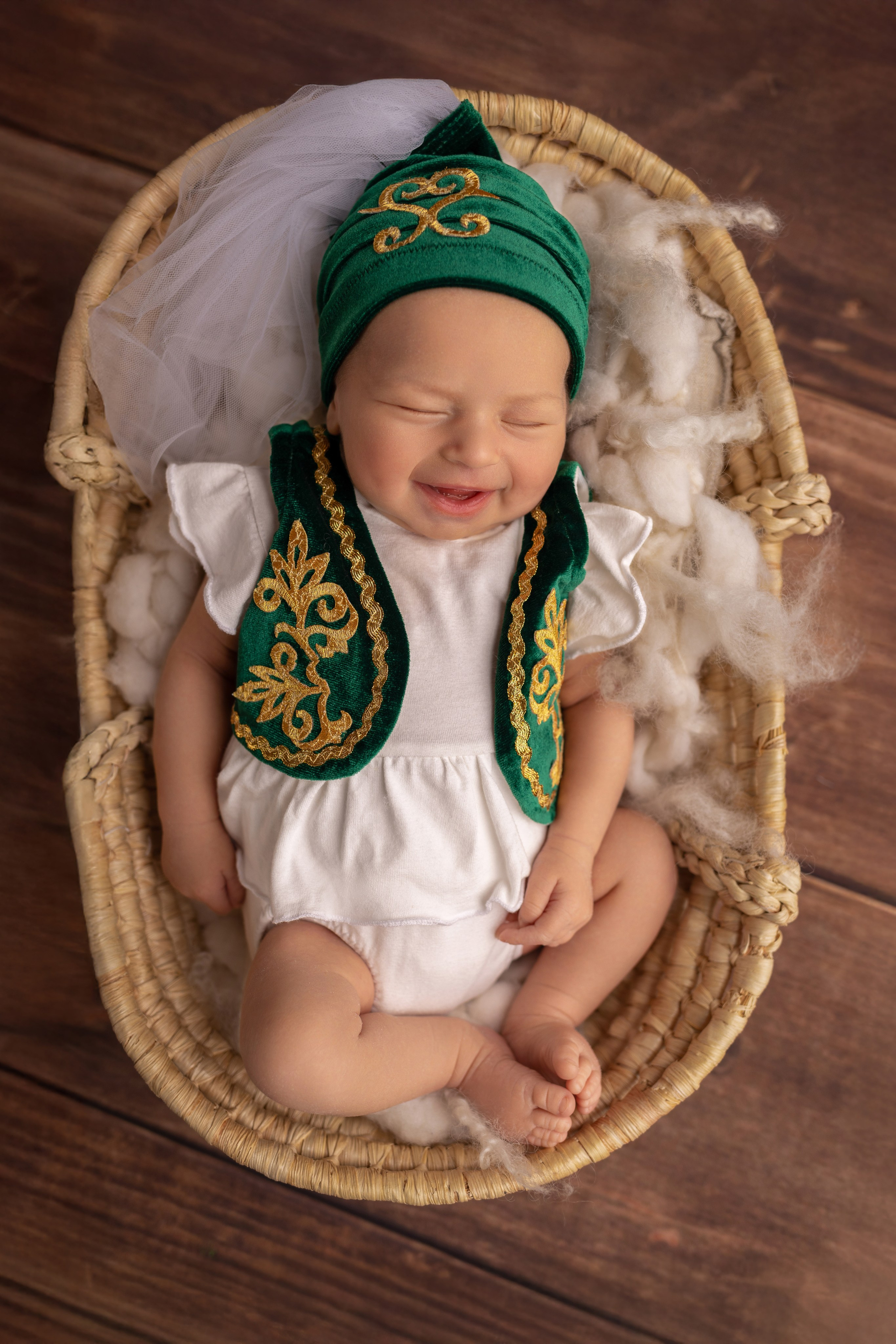 Классическая фотосессия малыша. Фотограф новорожденных малышей в Омске и Омской области Эльвира Камаева