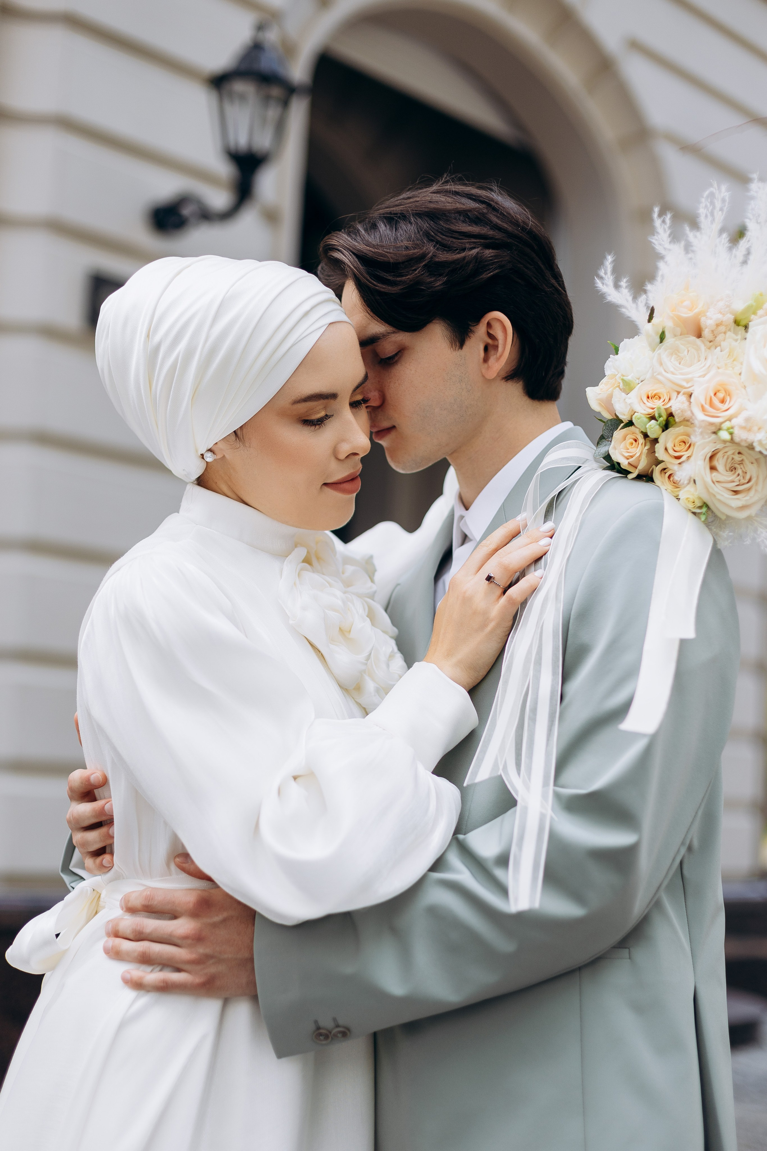 Идеи для фотосессии на никах: прогулка невесты по историческому центру Казани