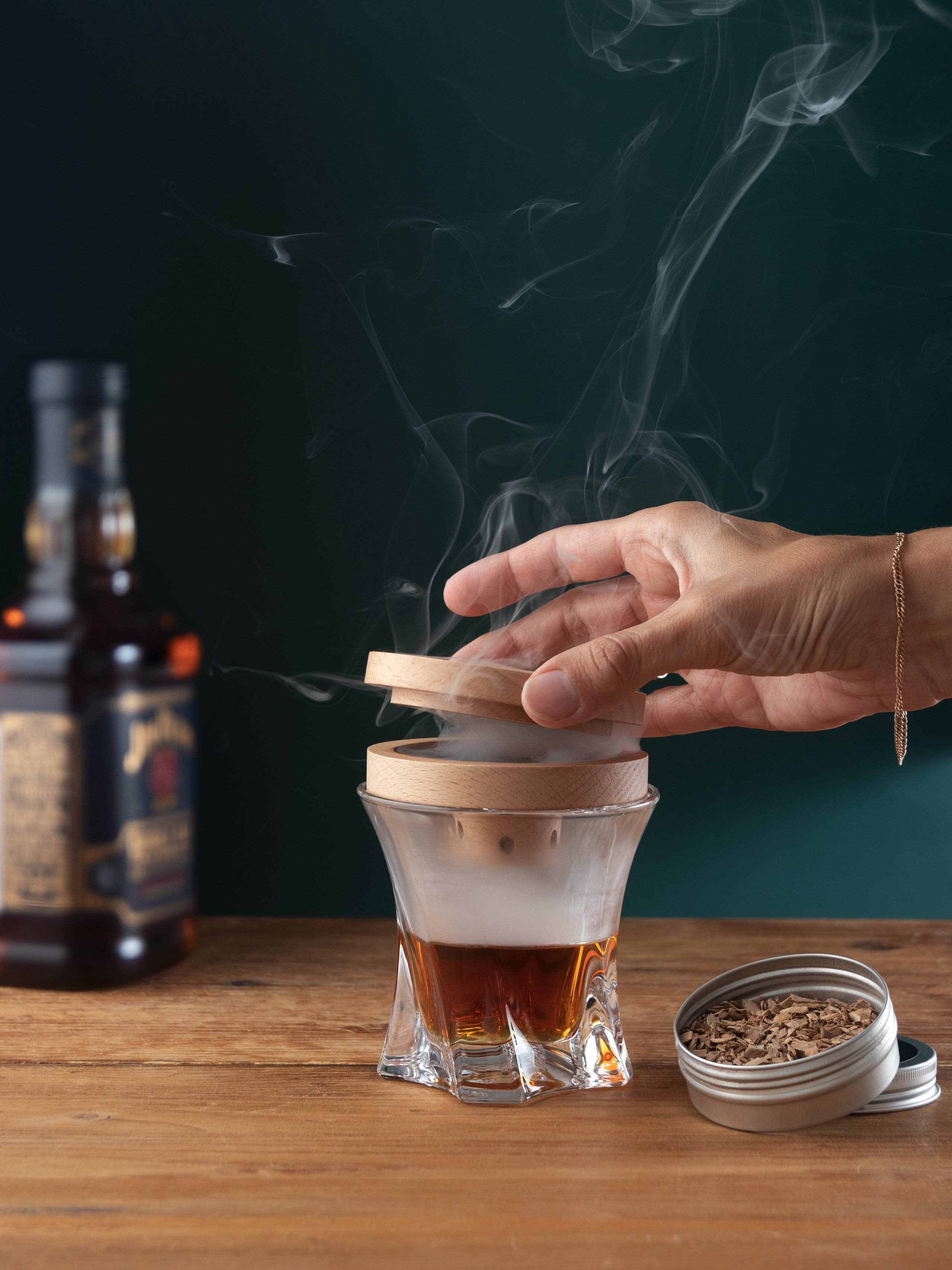 Окуриватель для виски. Предметный фотограф Северова Екатерина | Профессиональная предметная съёмка фото и видео в Санкт-Петербурге