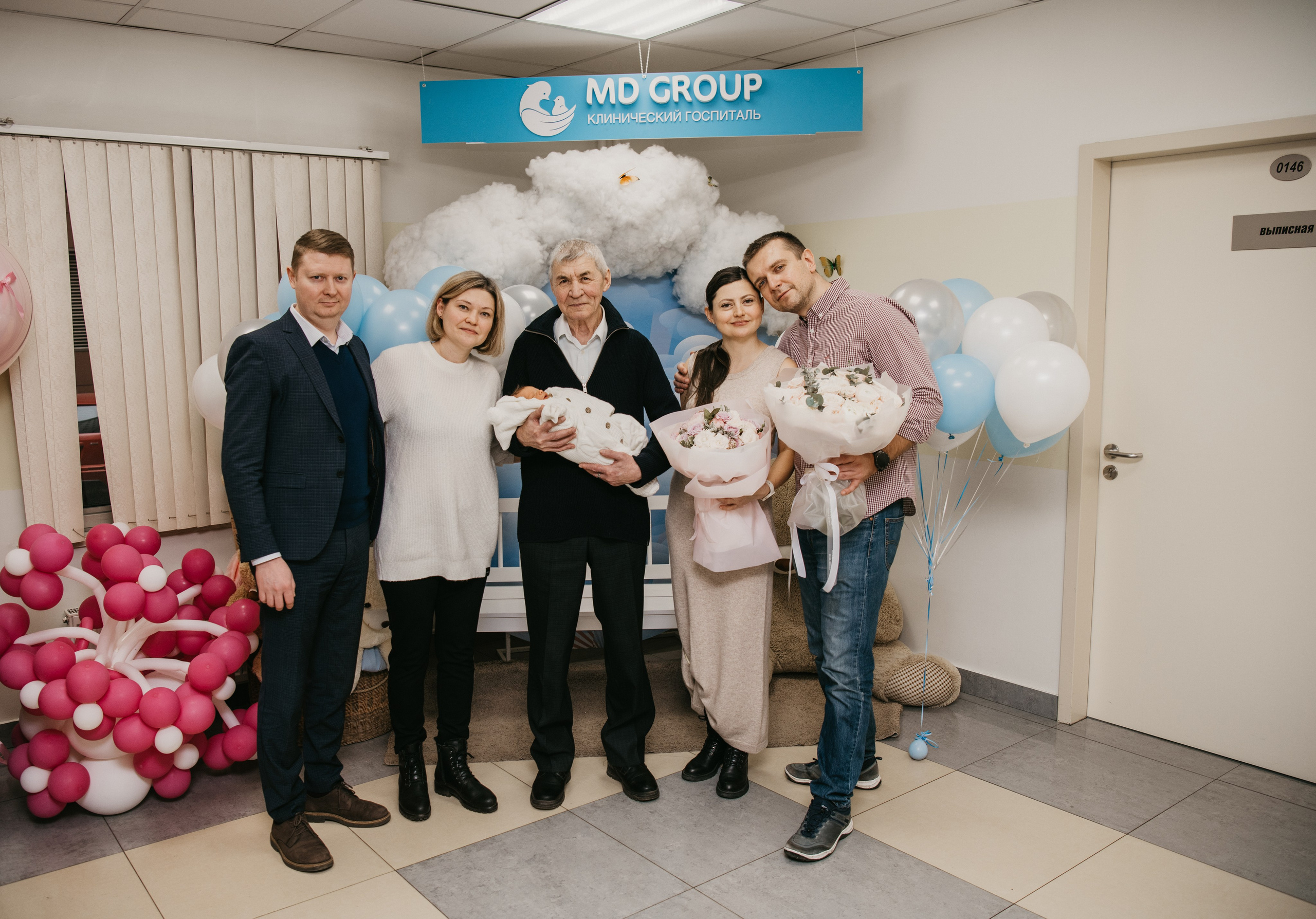 Выписка малыша. Мать и дитя на Севастопольском. Фотограф на выписку из роддома в Москве и МО