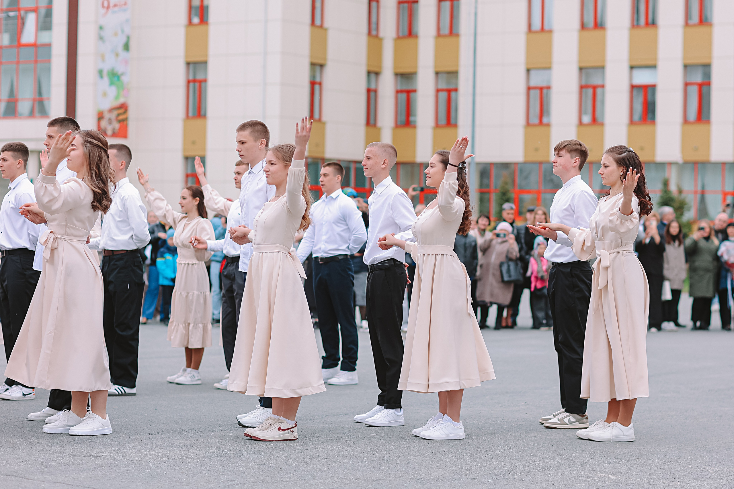 Последний звонок. Семейный фотограф Тюмень, фотограф на роды Салмина Мария