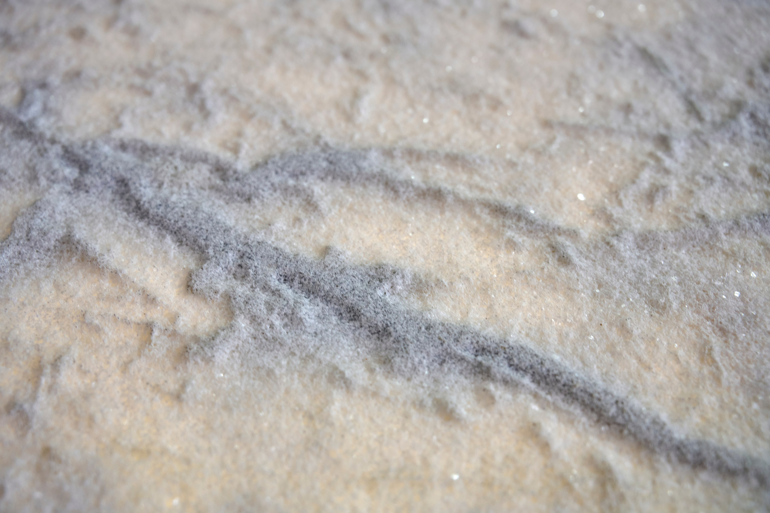 Каменная поверхность с прожилками, крупный план текстуры