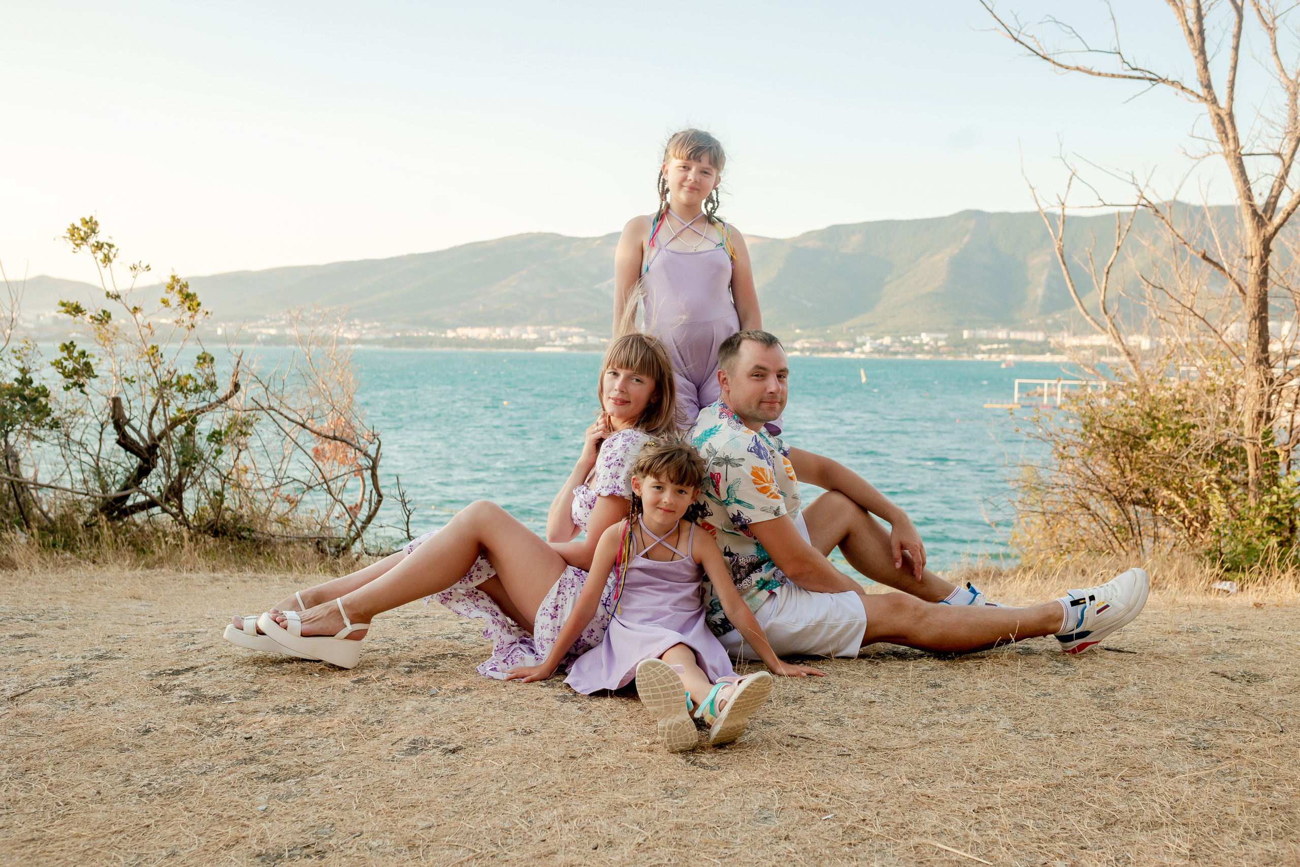 Екатерина и Александр с дочерьми. Фотограф в Геленджике, Архипо-Осиповке, Абрау-Дюрсо, Кринице Виктория