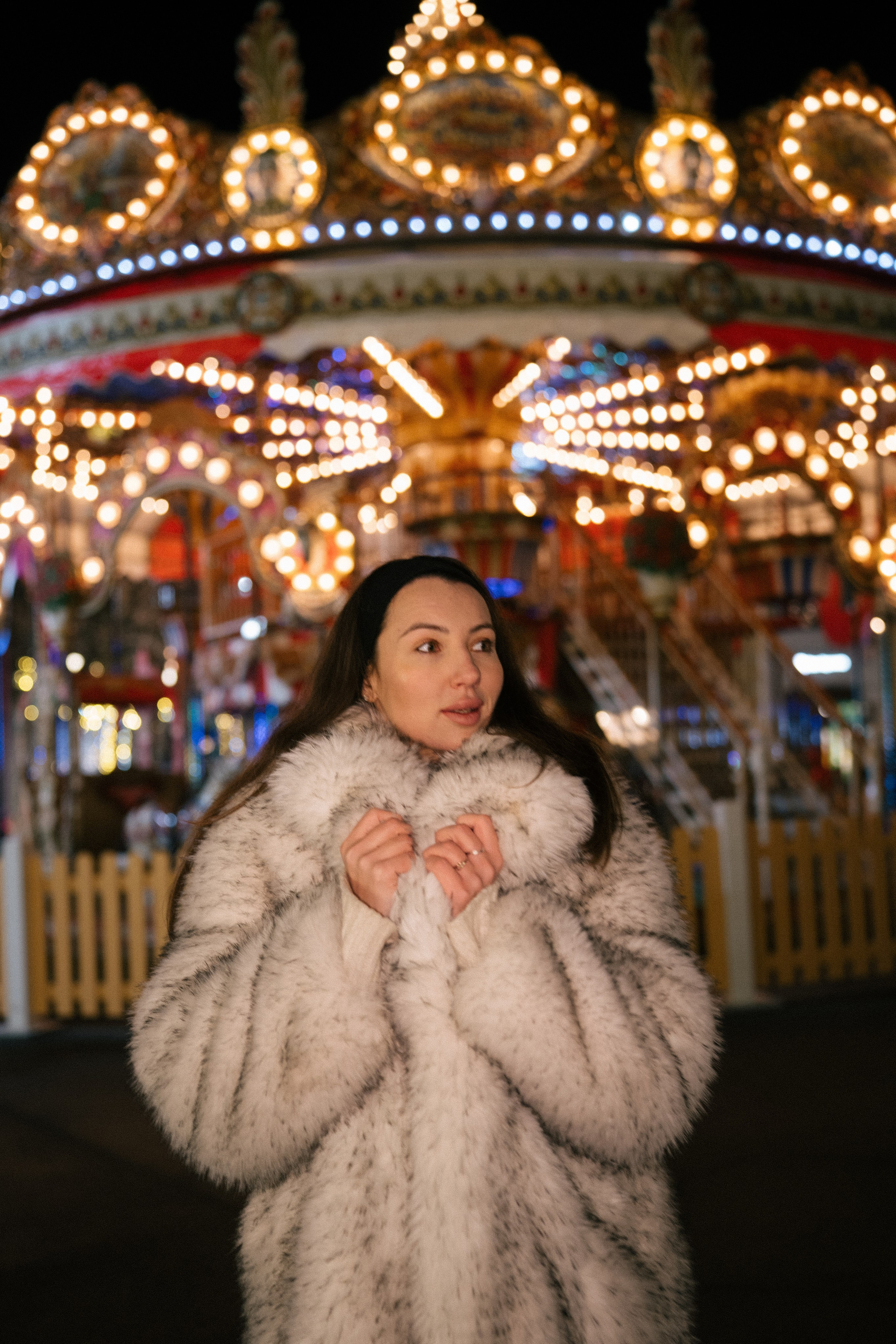 ПРОГУЛКА НА МАНЕЖНОЙ ПЛОЩАДИ ДЛЯ ДЕВУШКИ ПЕРЕД НОВЫМ ГОДОМ (НОВОГОДНЯЯ ФОТОСЕССИИЯ НА МАНЕЖНОЙ ПЛОЩАДИ). Профессиональный фотограф, Санкт-Петербург — Виктория Богомолова