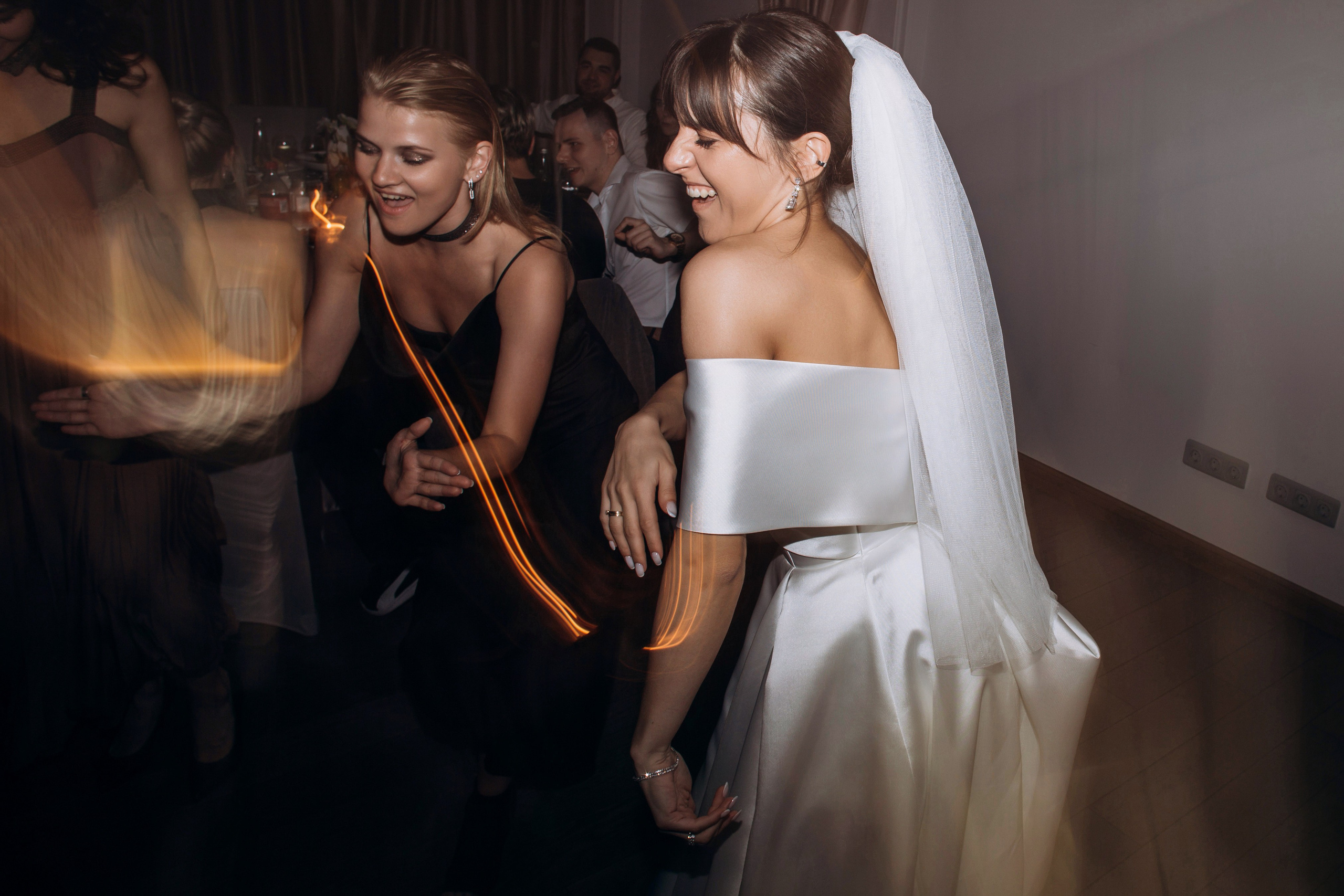 Свадьба на катере. Свадебный фотограф в Санкт-Петербурге Вика Стукачева