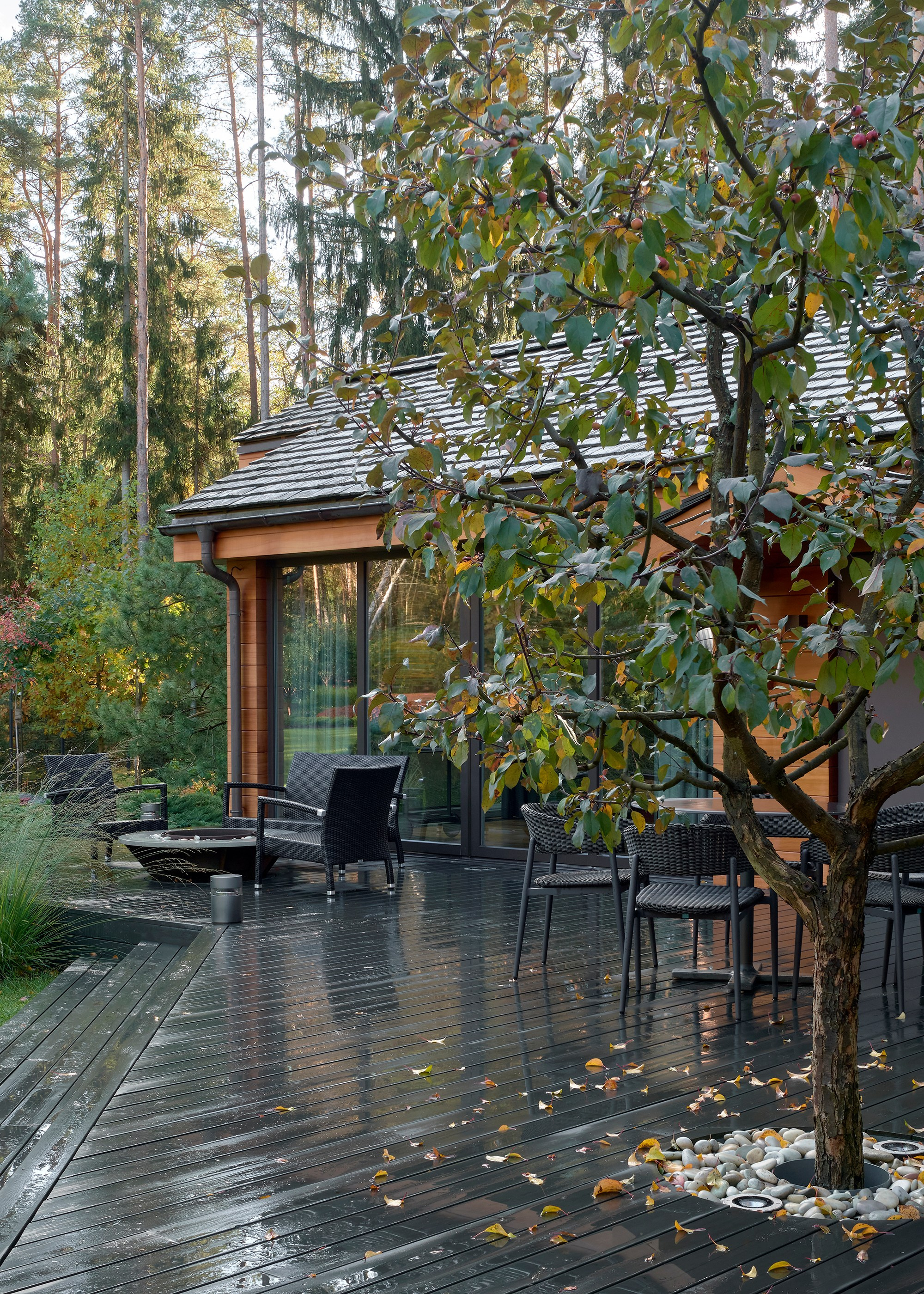 Усадьба Хрустальное: фотосъемка частного сада Валерия Федотова в Репино для L.BURO. Фотограф Наталья Соловьева | interioto