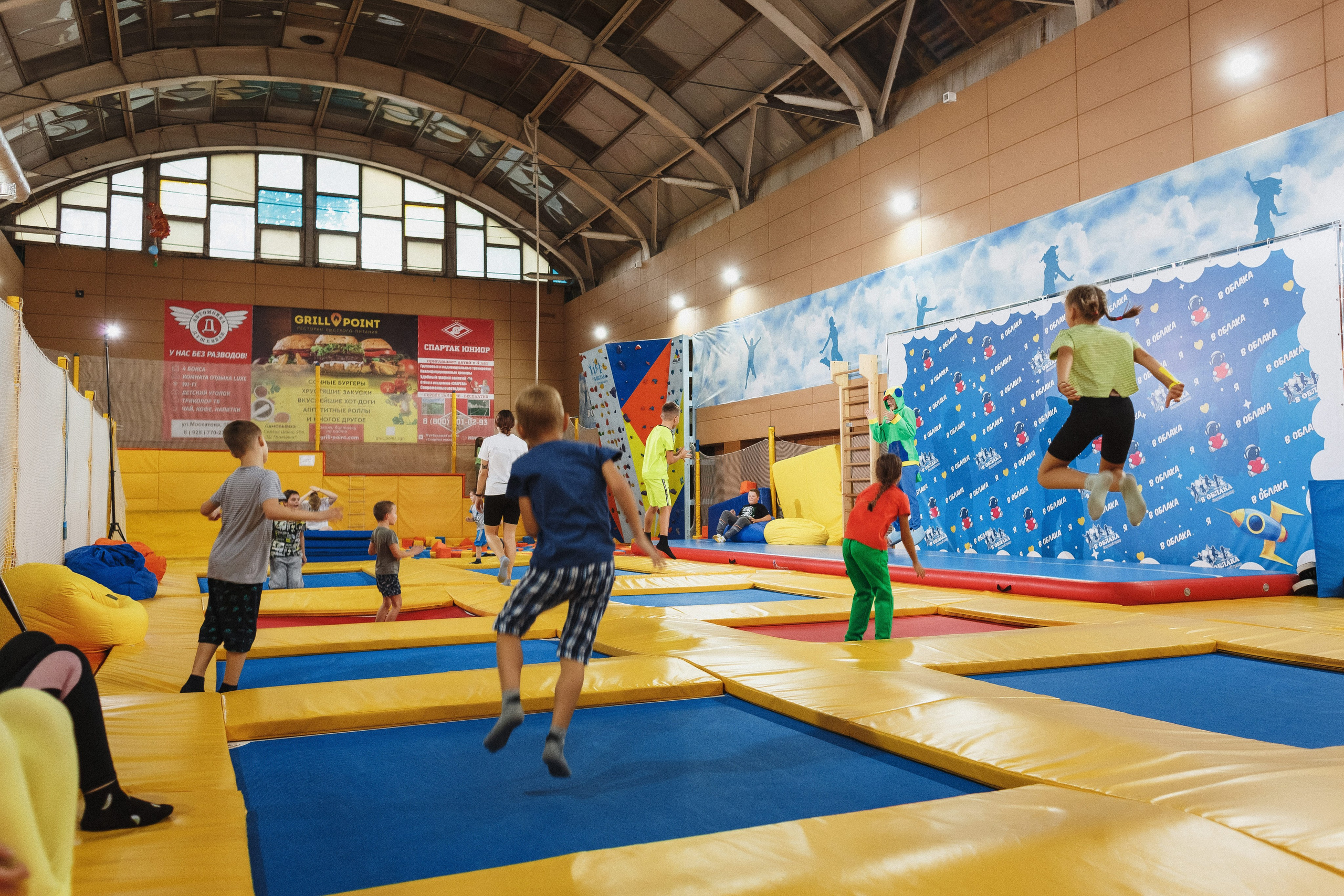 Веселые моменты: День рождения Даниила в 'В облака' Таганрога. Свадебный и семейный фотограф в Таганроге Бакарюк Антон