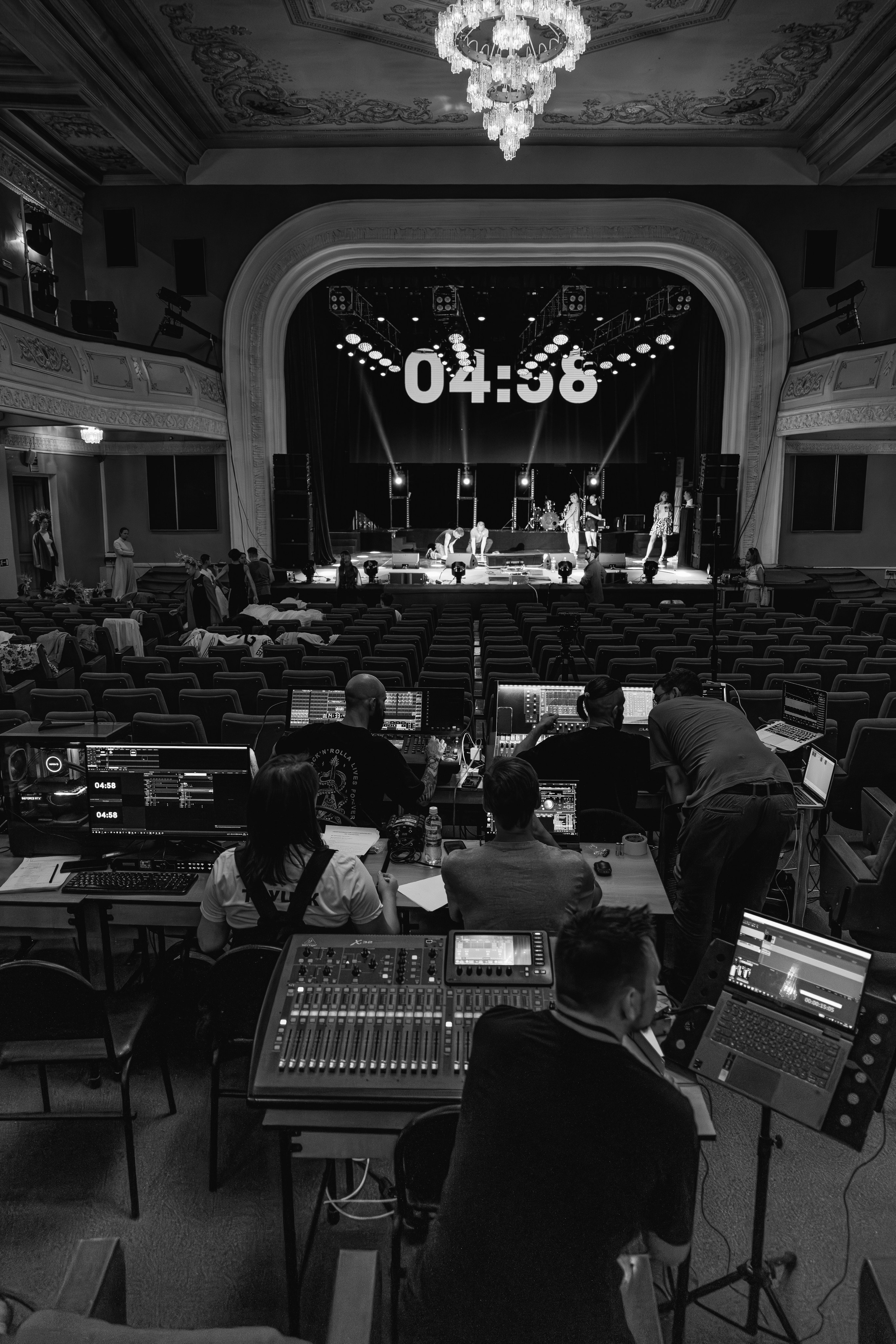 Backstage. Занимаюсь профессиональной фотографией и живу рядом с Байкалом. Работаю в разных жанрах