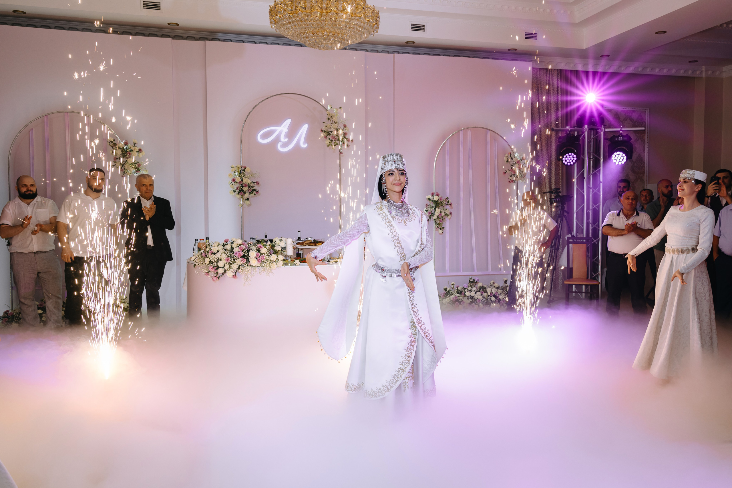 Артем и Лусине. Свадебный фотограф Красноярск Вязьминова Мария