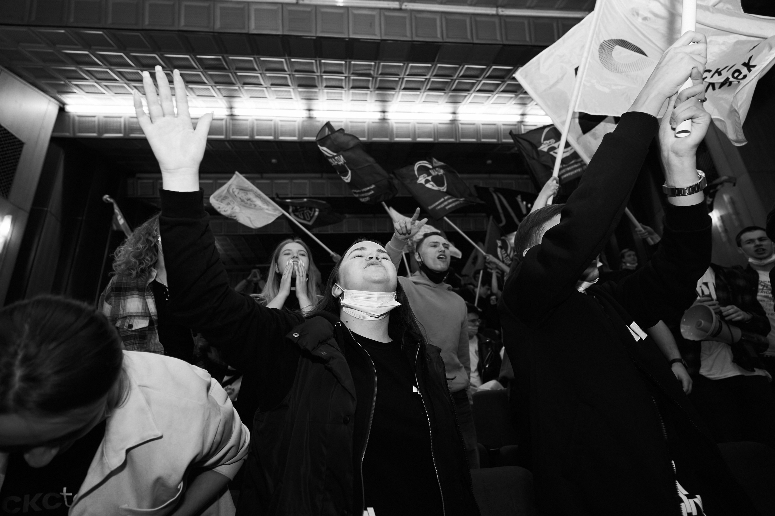 Контакты. Репортажный и портретный фотограф в Москве — Сергеев Илья