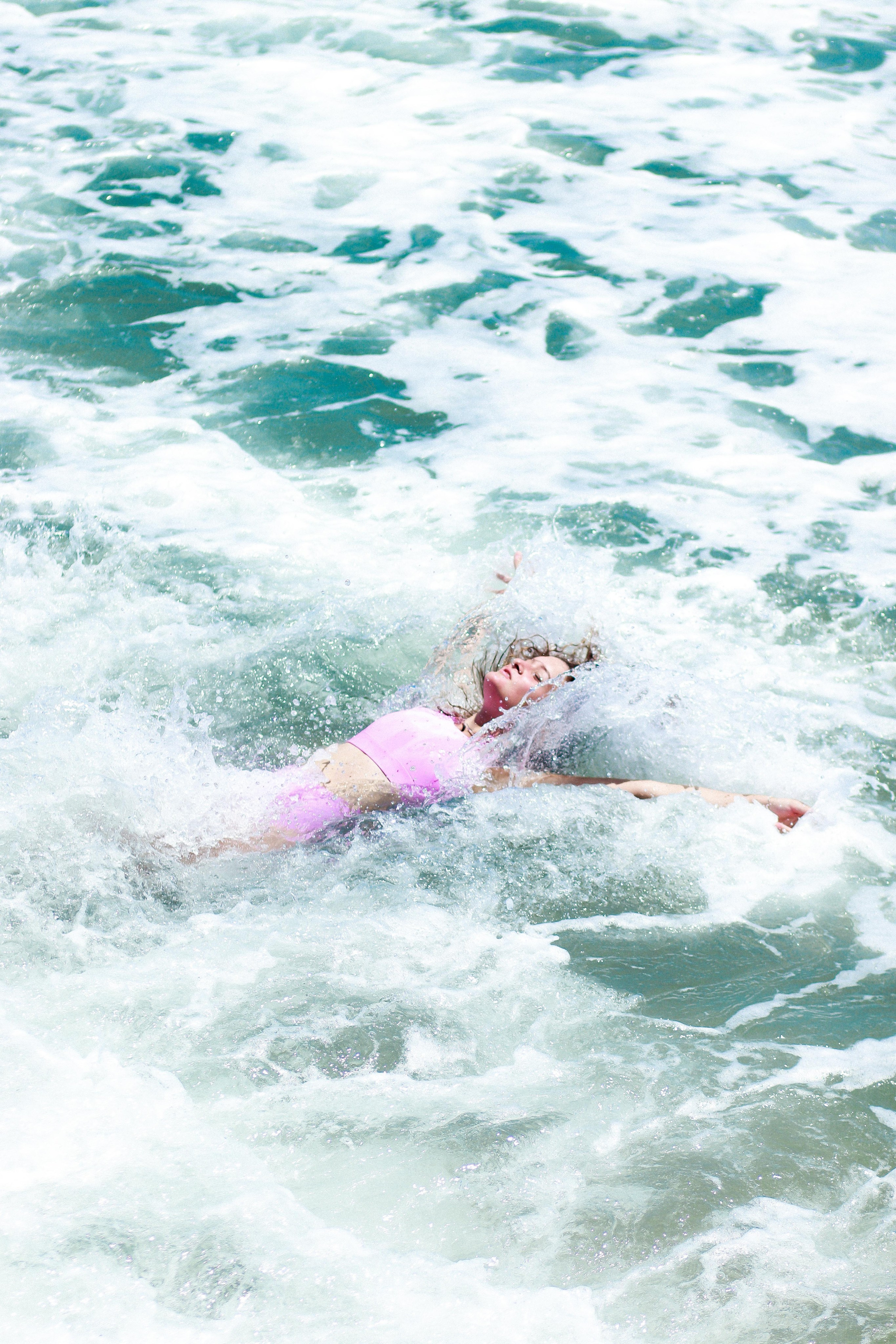 Коллекция купальников для серфинга. Фотограф на Шри-Ланке