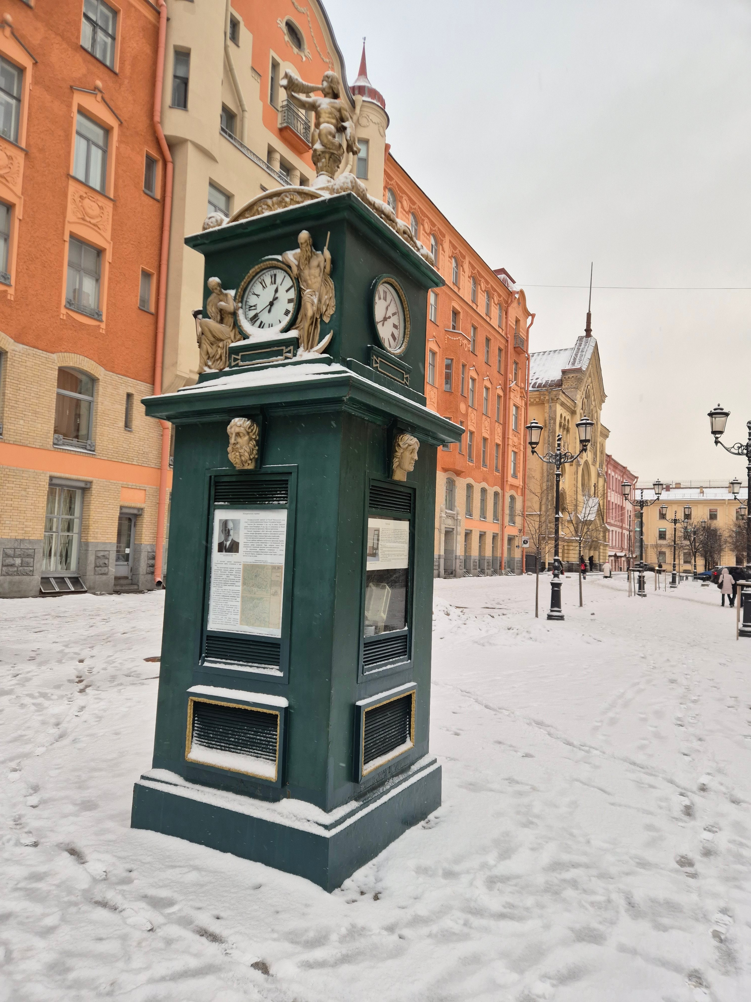 Малая Конюшенная и метео-станция