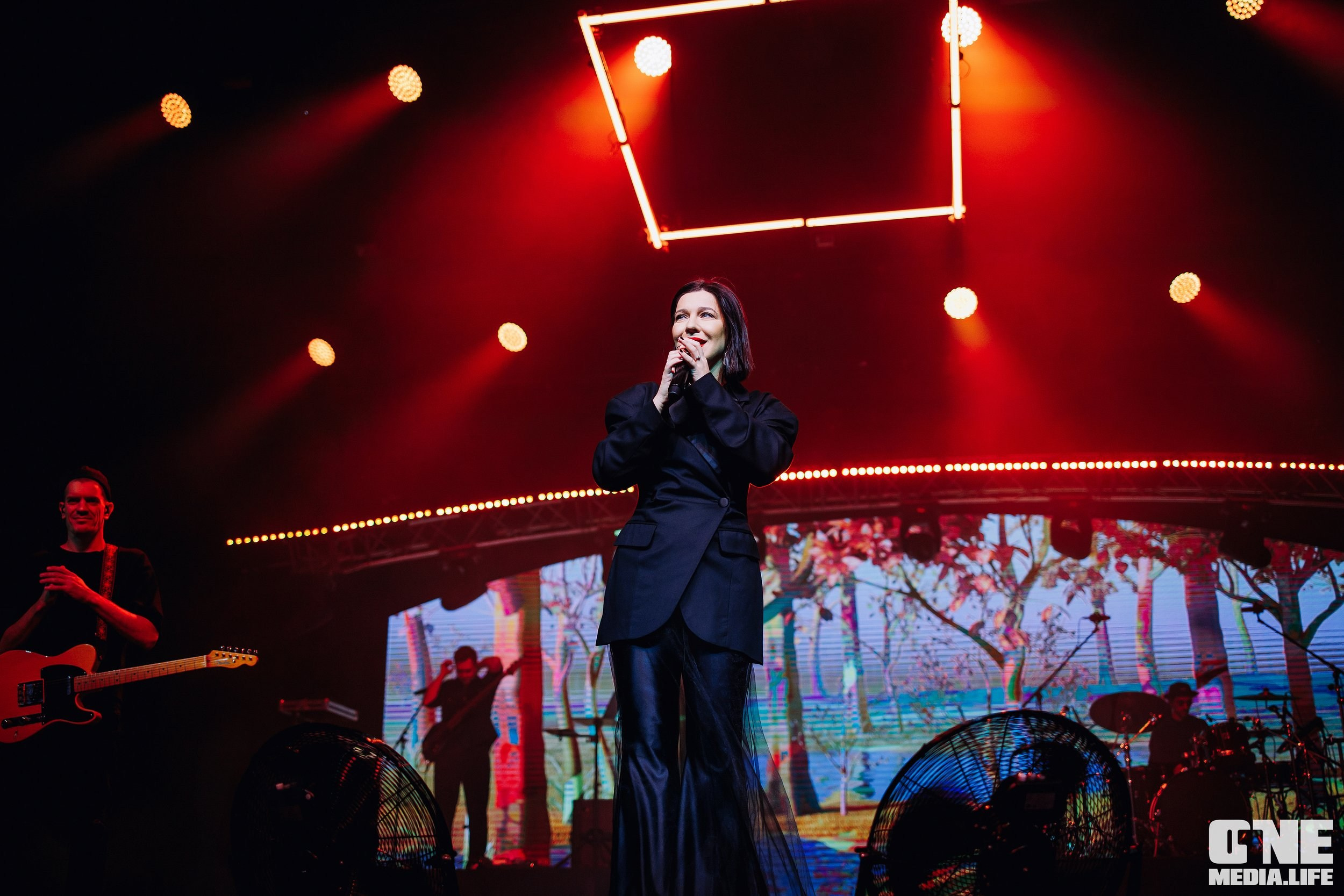 Фоторепортаж с концерта Ёлки. One Media Life: фоторепортажи, фотоотчеты с мероприятий и заведений