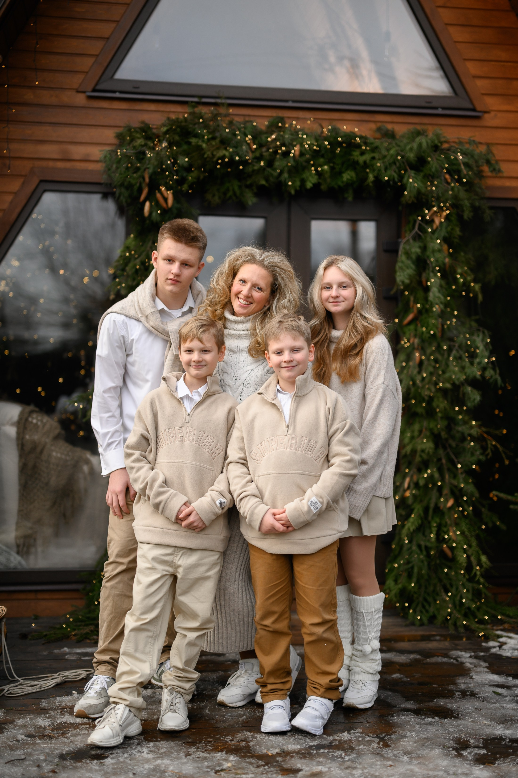 Семейная новогодняя съёмка в а-фрейм доме. Semerlina.ru