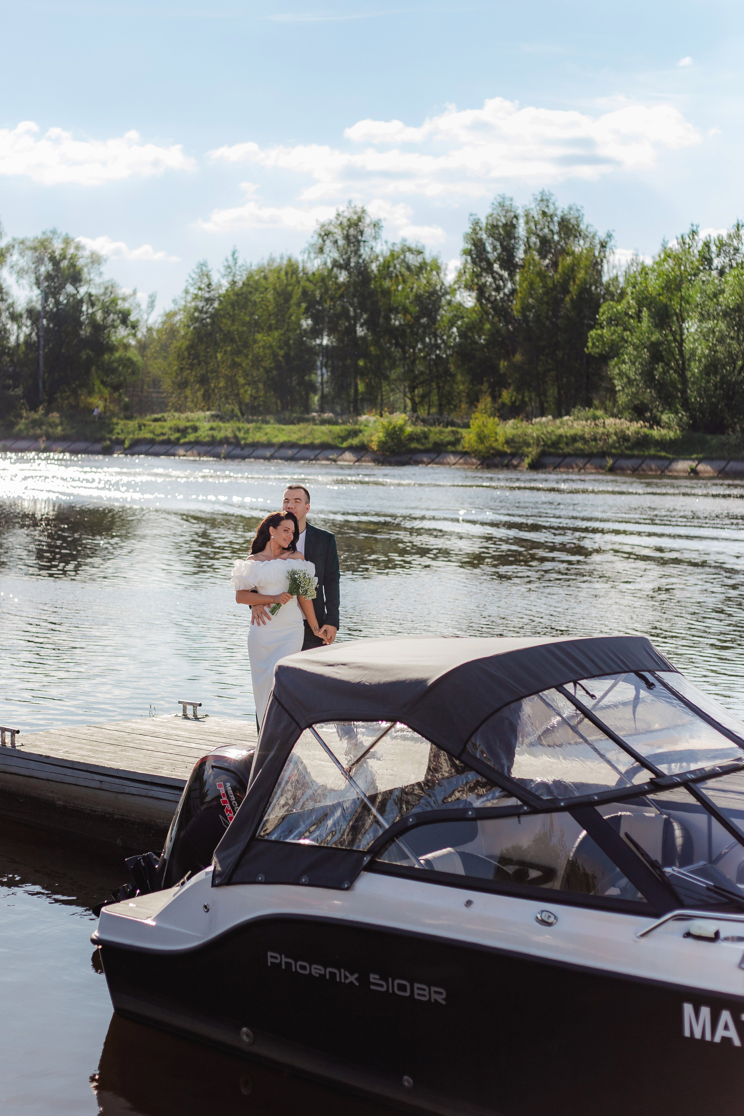 свадебное фото у катера