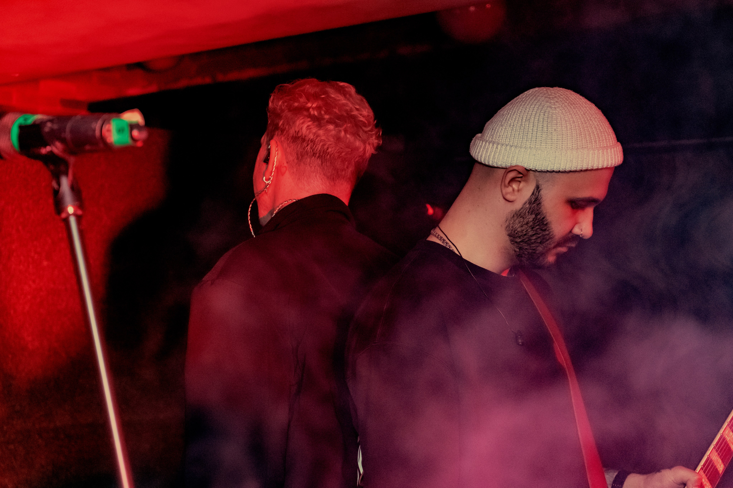 Playingtheangel. Уфа. Маленький зал, красный свет, мощный звук. Фотограф Гильмутдинов Руслан