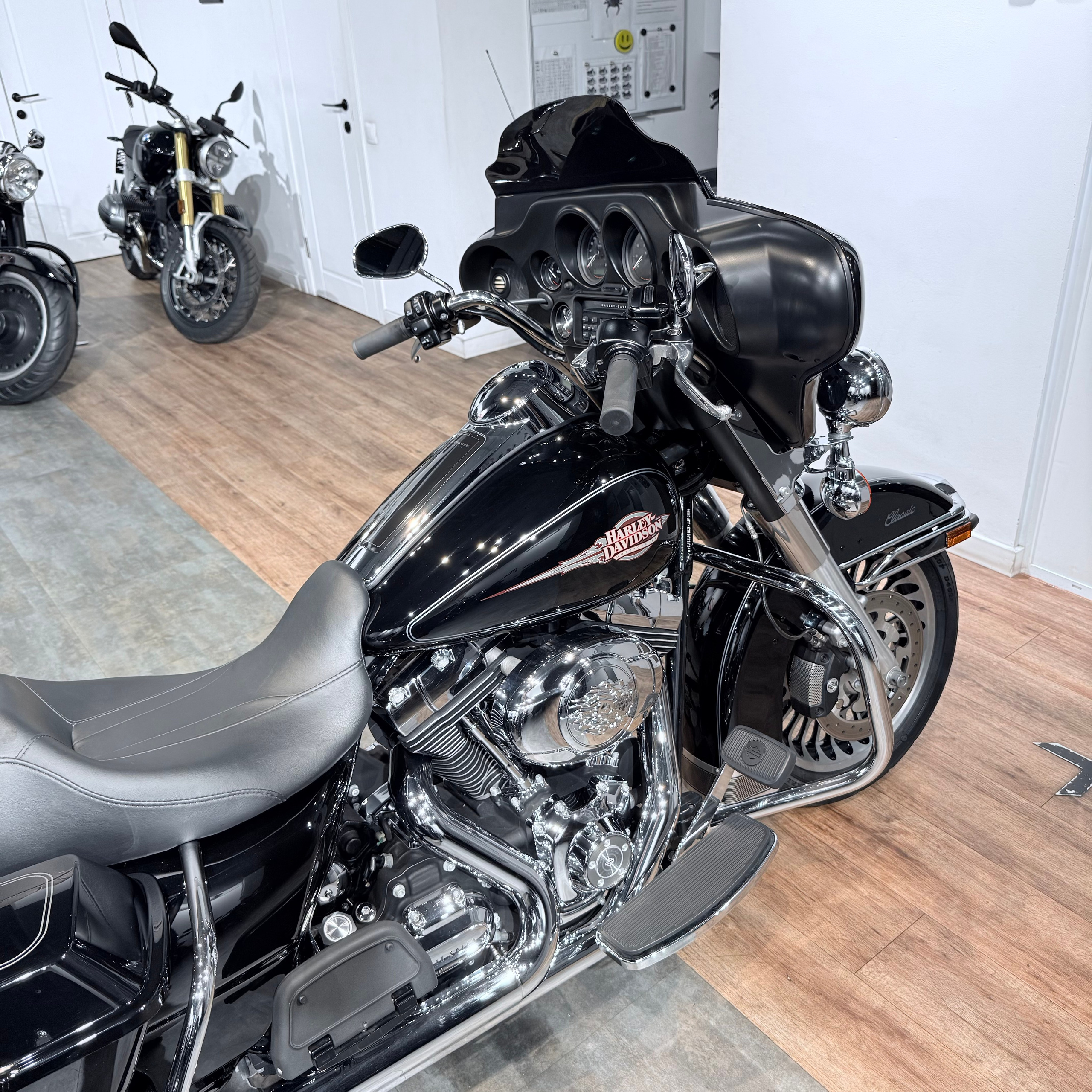 2010 Street Glide АВS Vivid Вlаck. Hello Davidson, Москва. Только хорошие мотоциклы…