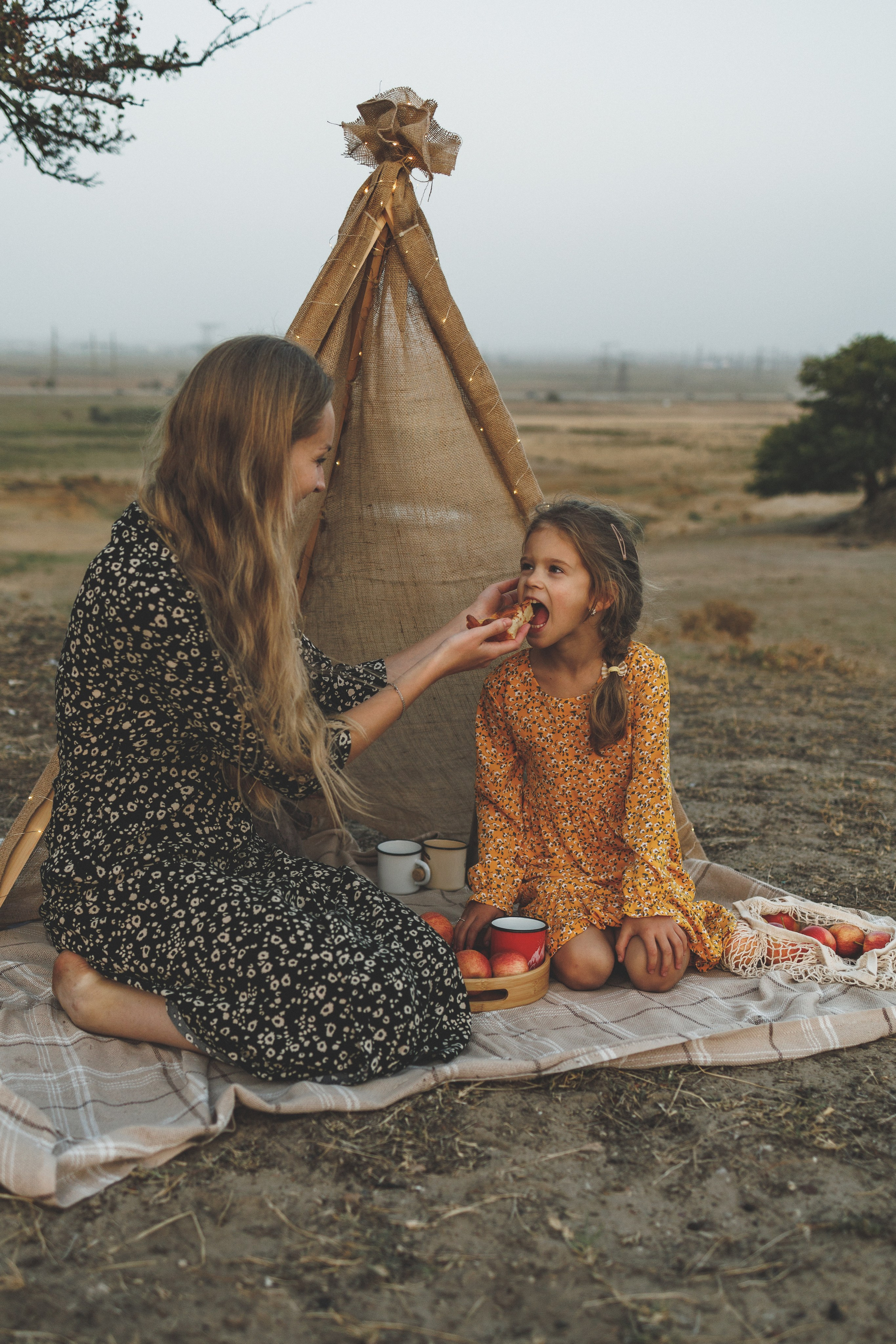 Пикник со светящимся шалашом. Фотограф в Дагестане Кира Молькова