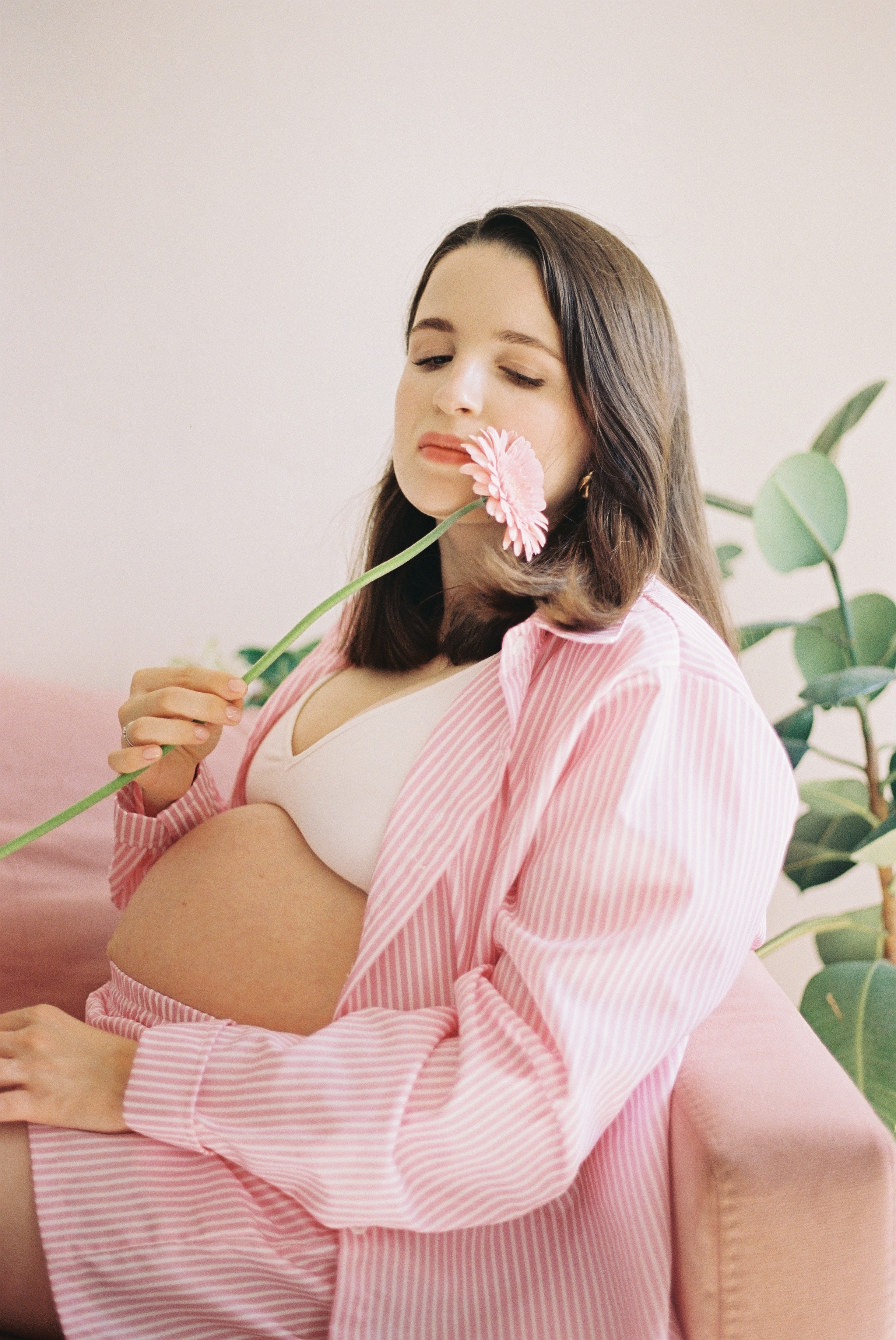 Алина в ожидании, пленка. Профессиональный Фотограф во Владимире, в Москве и в Суздале — Полина Романычева
