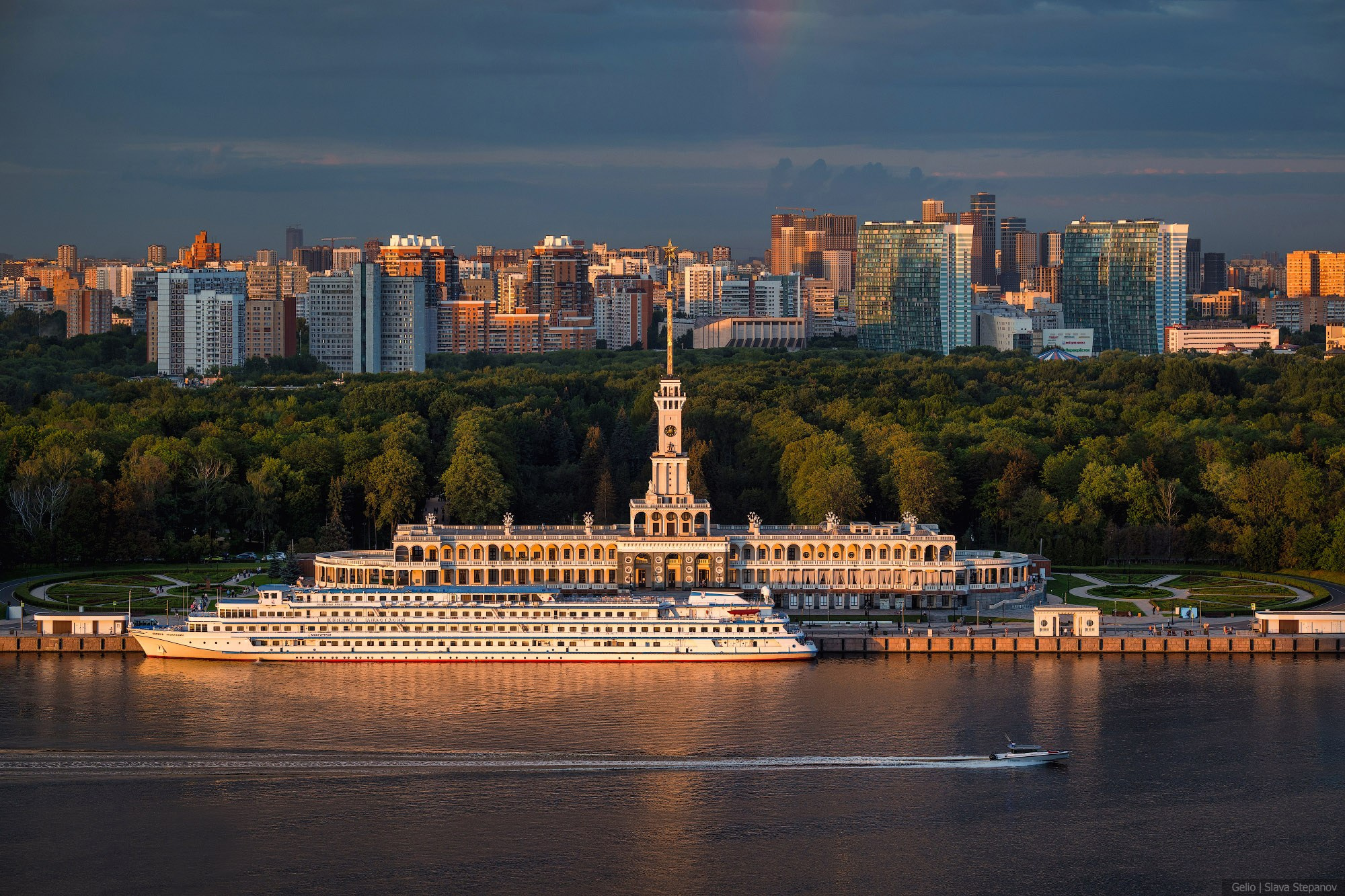 Северный речной вокзал в Москве