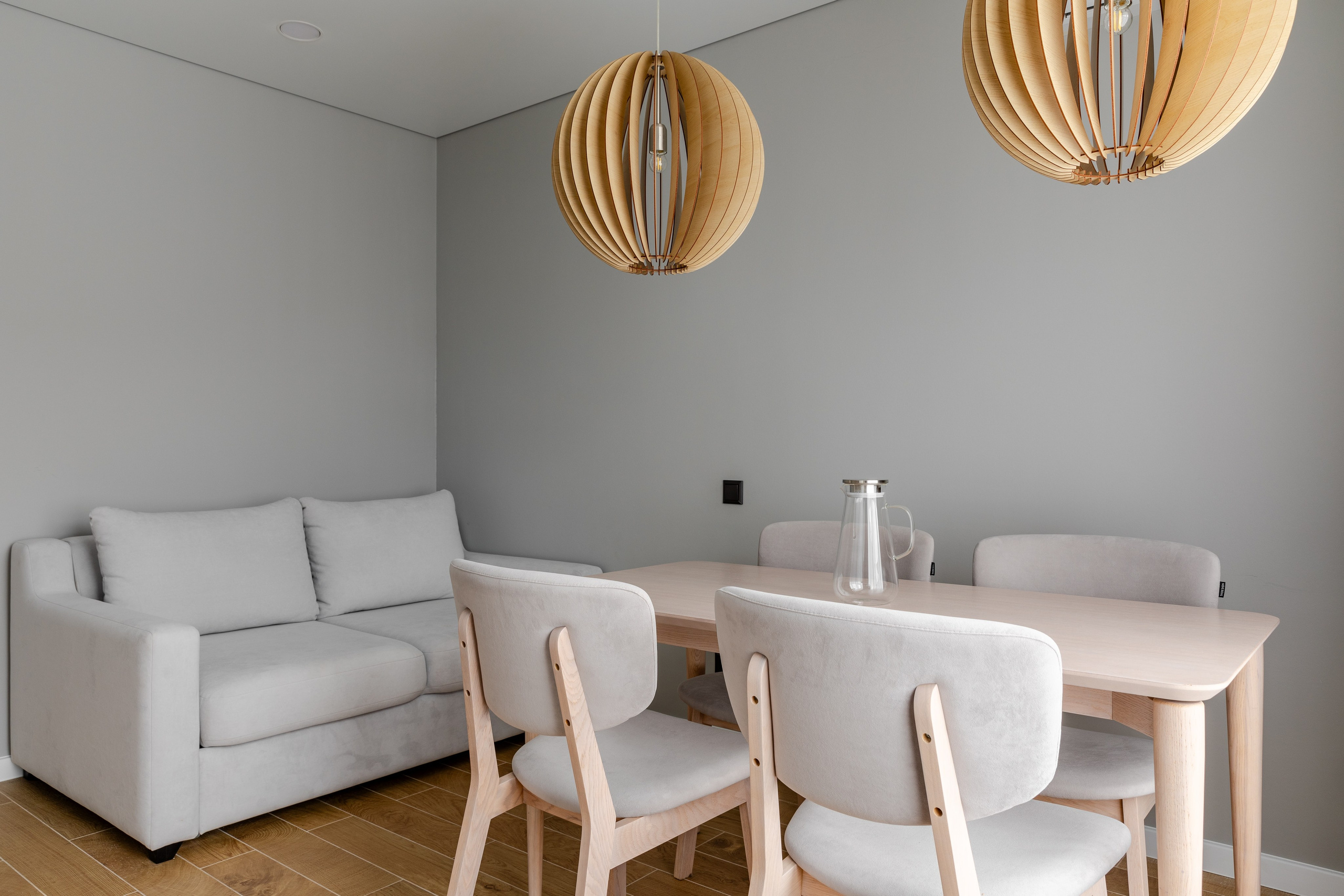 Интерьерная фотосъёмка двухкомнатного номер отеля, Ольгинка. Интерьерный фотограф Москва