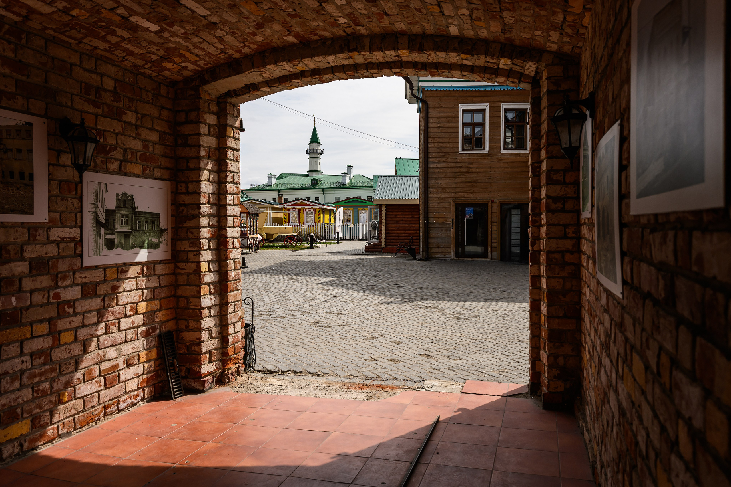 Уличная фотосессия в районе озера Кабан в историческом центре Казани