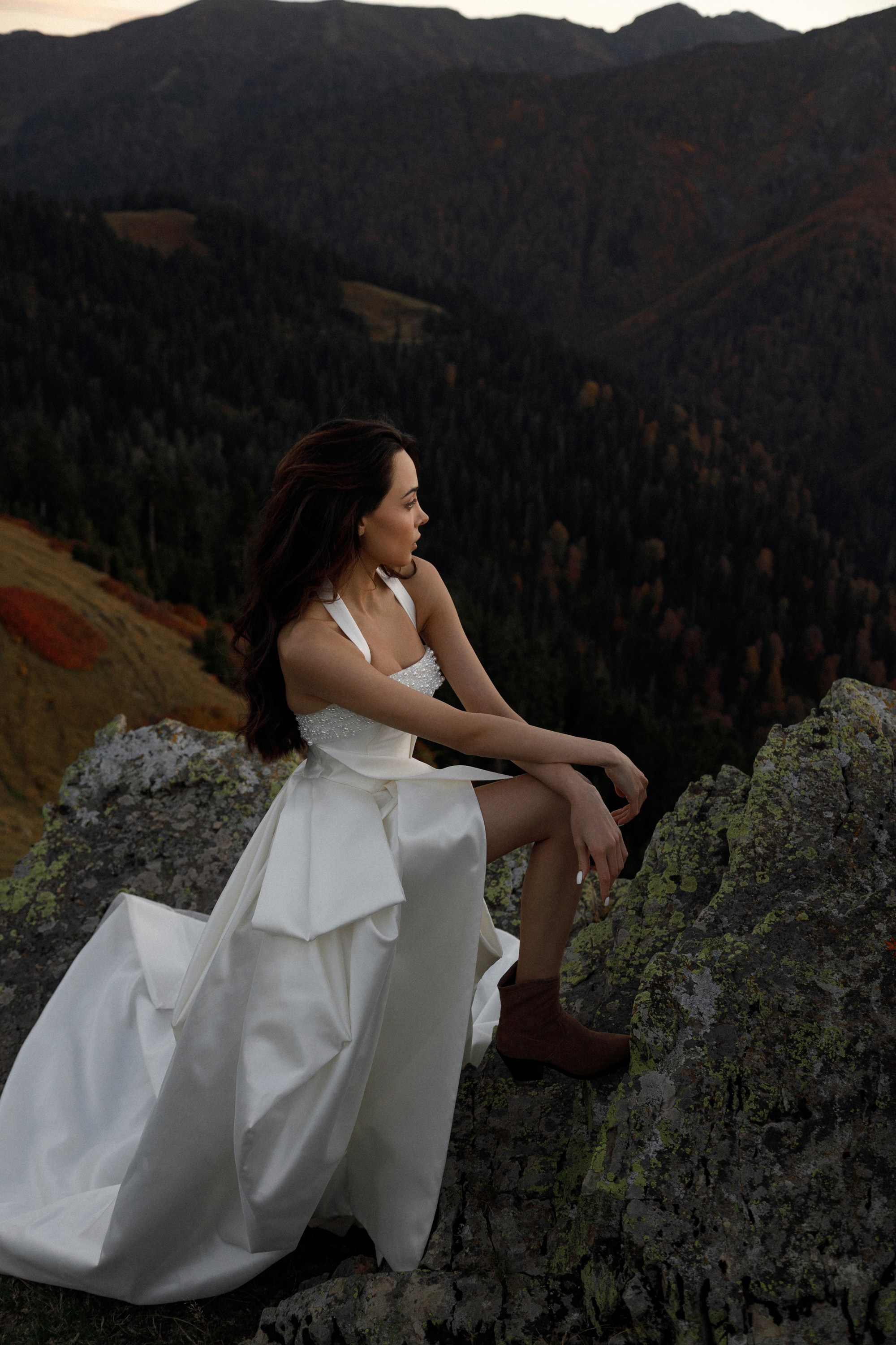 Свадьба в горах на закате