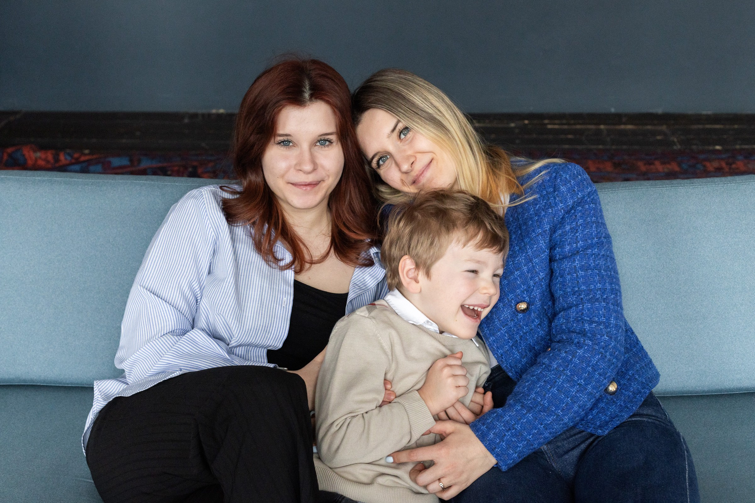 Дружная семья, студия. Семьи, портреты, школьные съемки. Фотограф Лагутина Елена. Москва