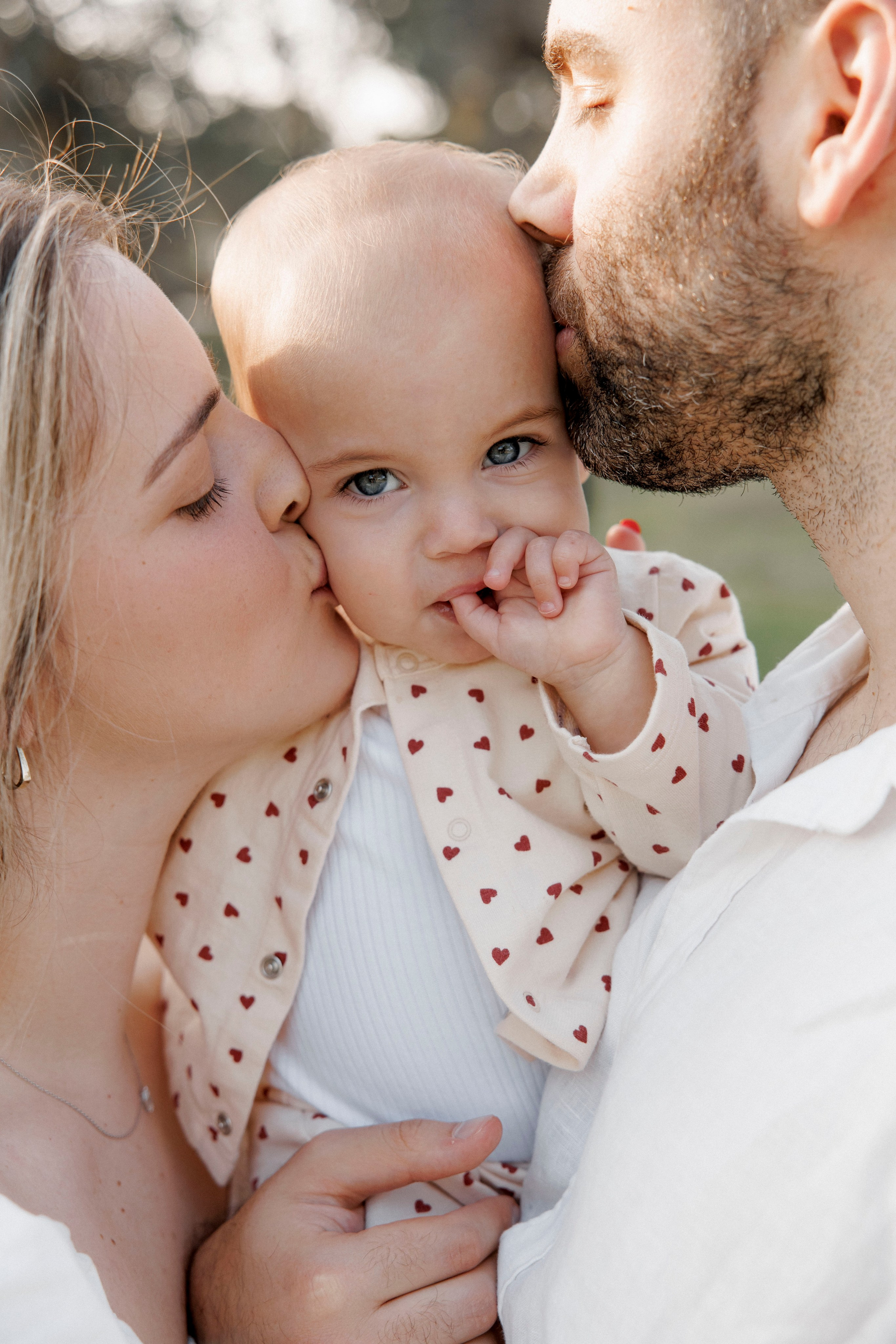 First year photoshoot inside the park (sunset). Wedding and family photographer