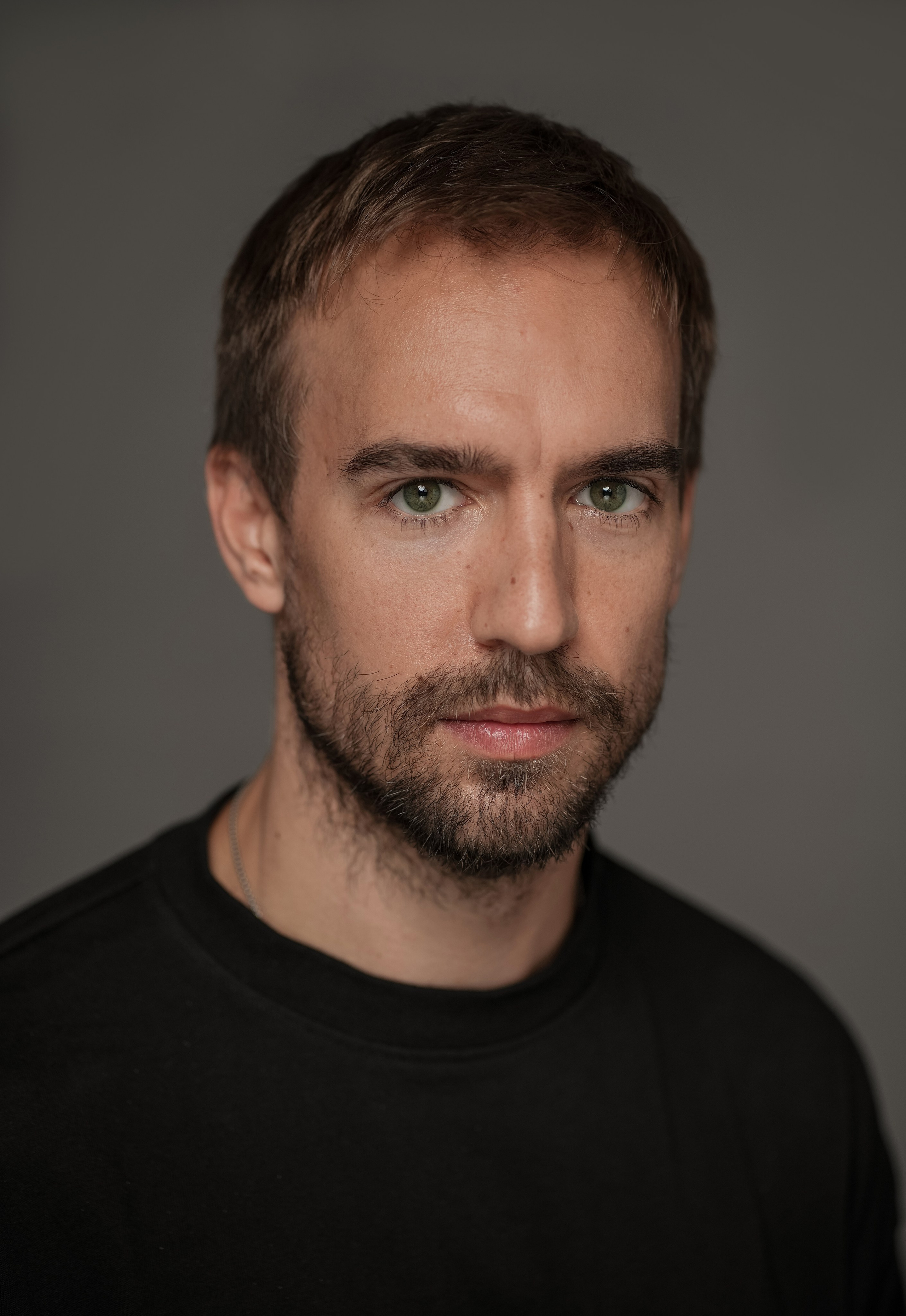 Актер Петр Романов. Портретная съемка в Москве, студийный фотограф Игорь Фомин