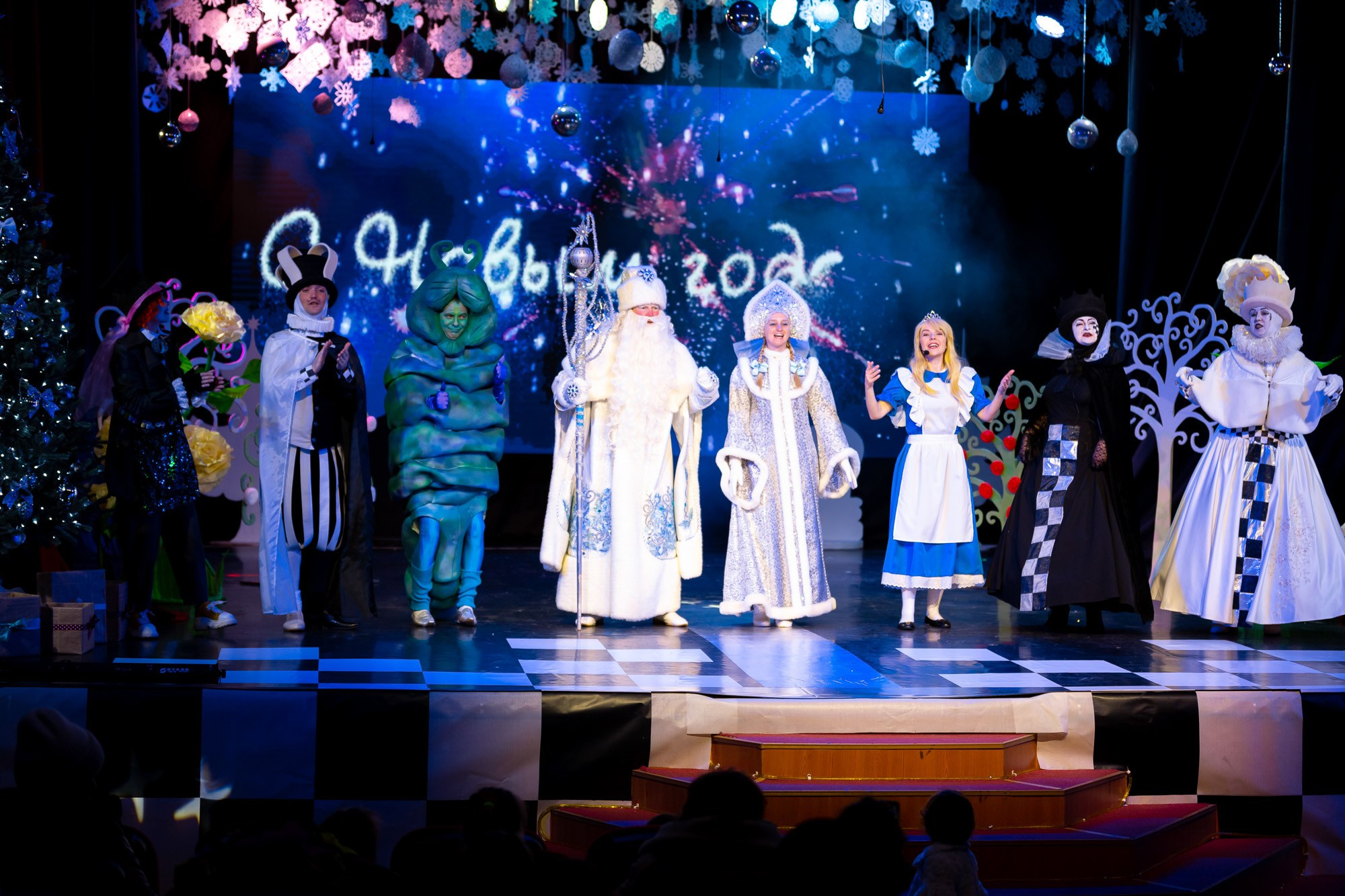 Спектакль в Доме культуры. Андрей Кровлин — фотограф в Славянке