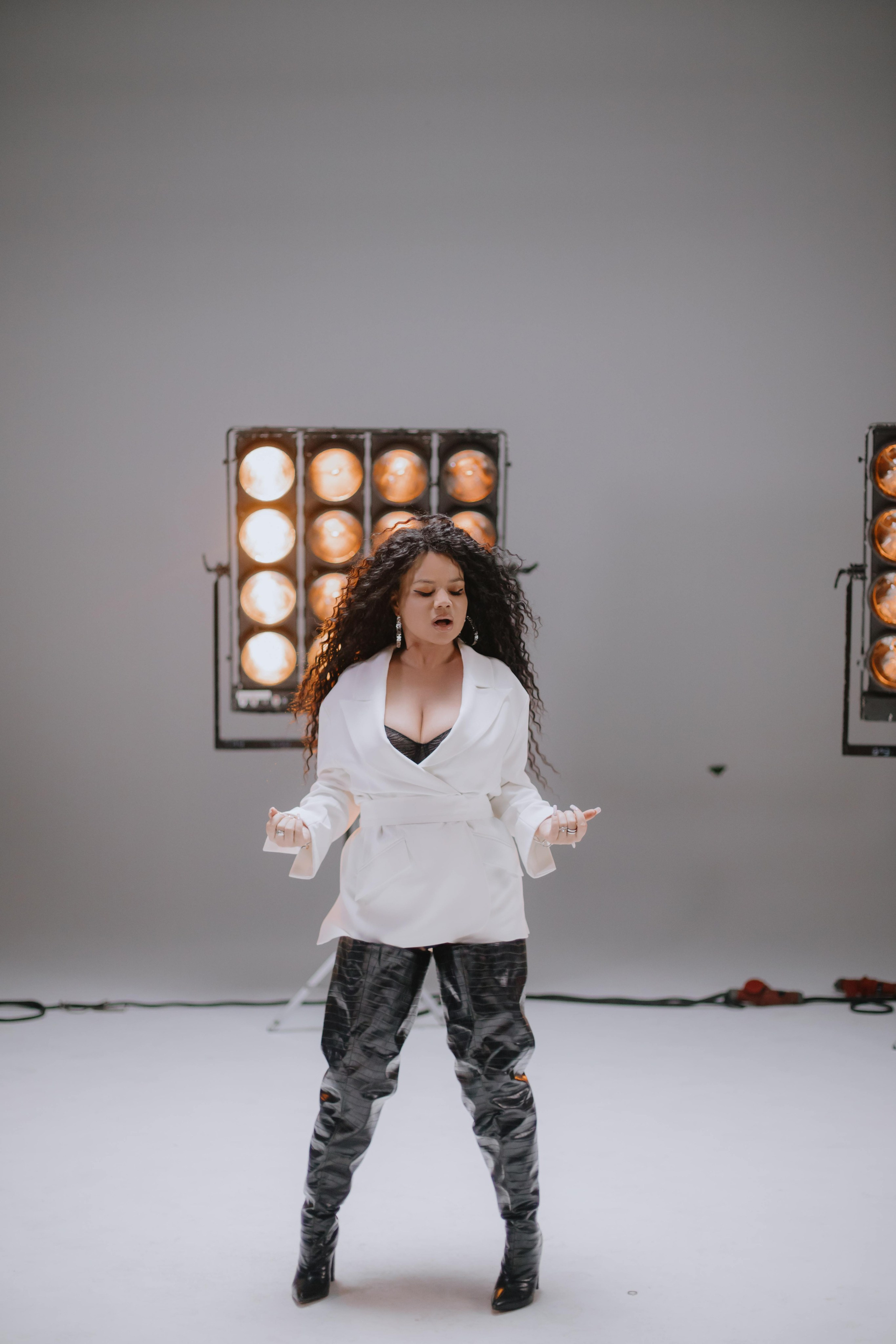 Съемка клипа Юлианны Карауловой и Бьянки. Фотограф в Москве и Санкт-Петербурге Дарина