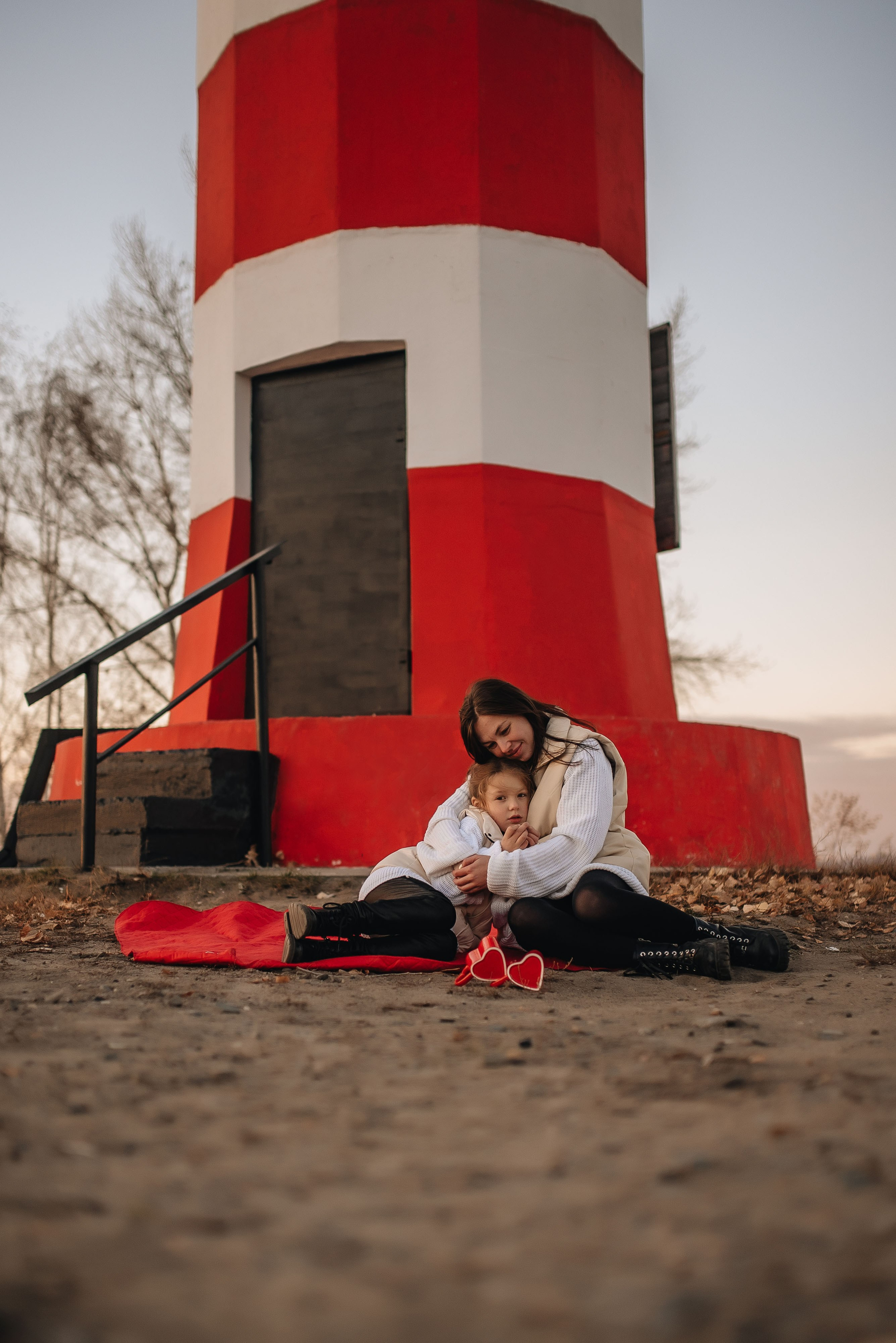 Катя и Варя (маяк). Семейная фотосессия в Новосибирске от фотографа Ольги Коваль