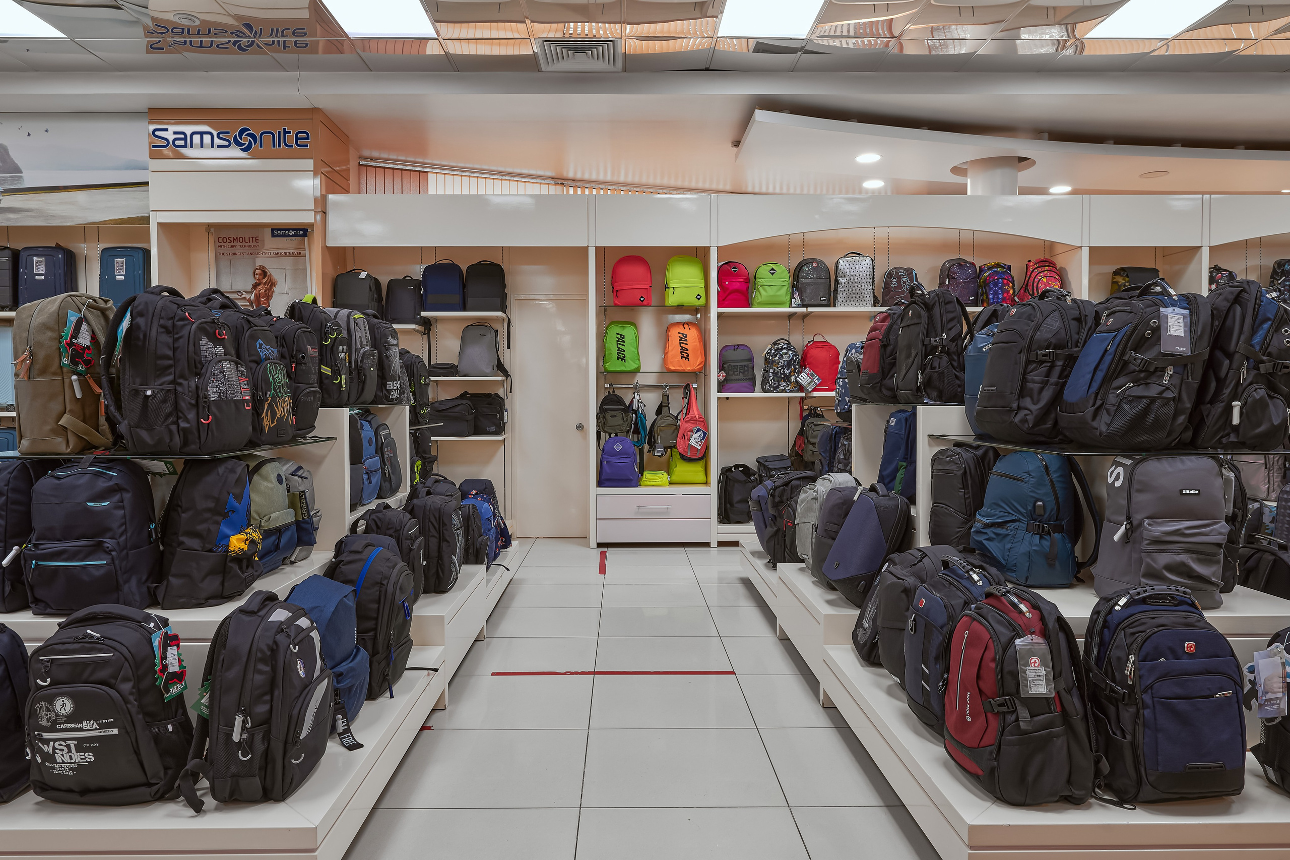 Портфолио по интерьерной и экстерьерной фотосъёмки: Мир Сумок — Правый берег. Фотограф Яковлев Роман — Красноярск