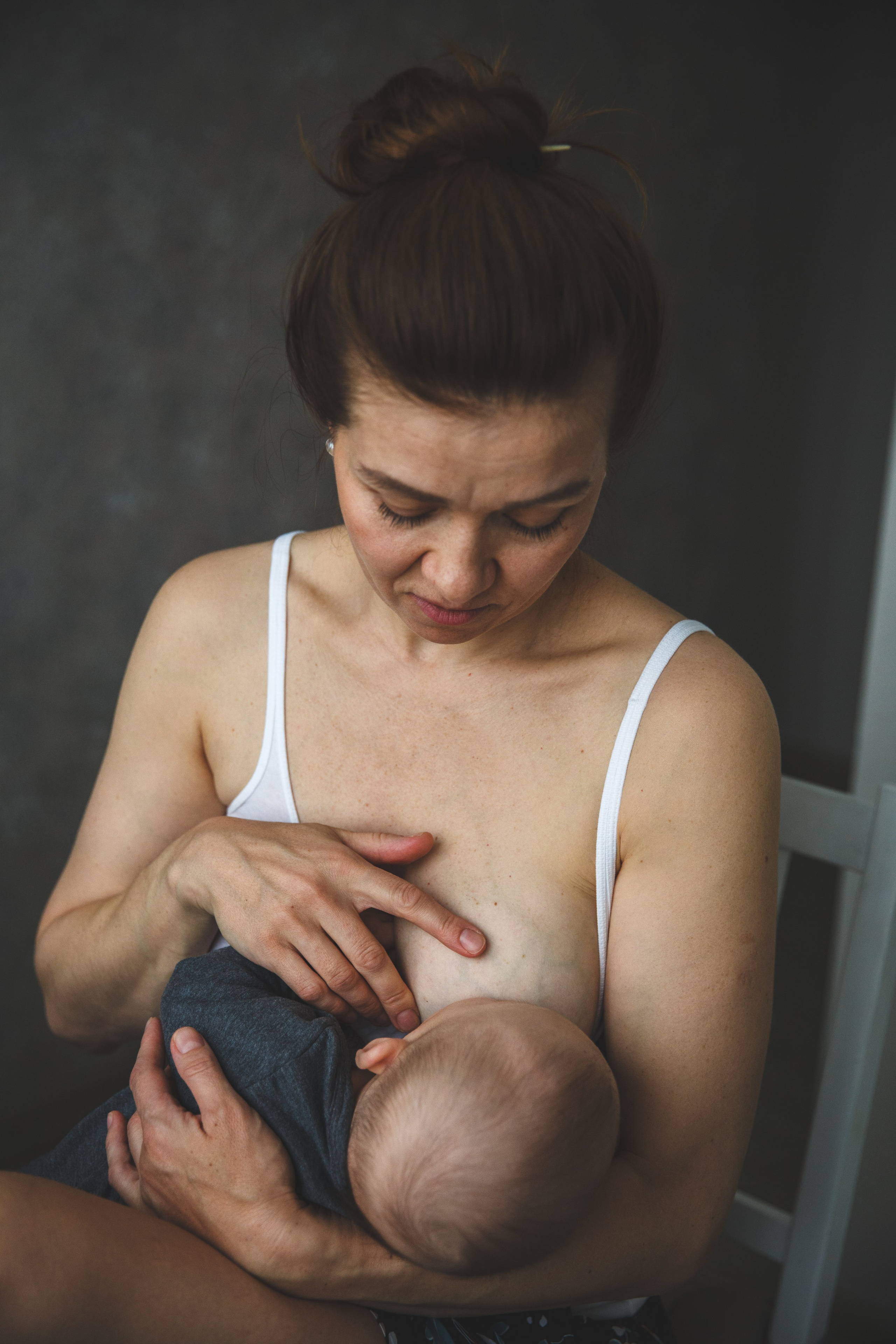 Домашняя фотосъемка грудного кормления. Семейный и школьный фотограф в Москве Анна Ткач