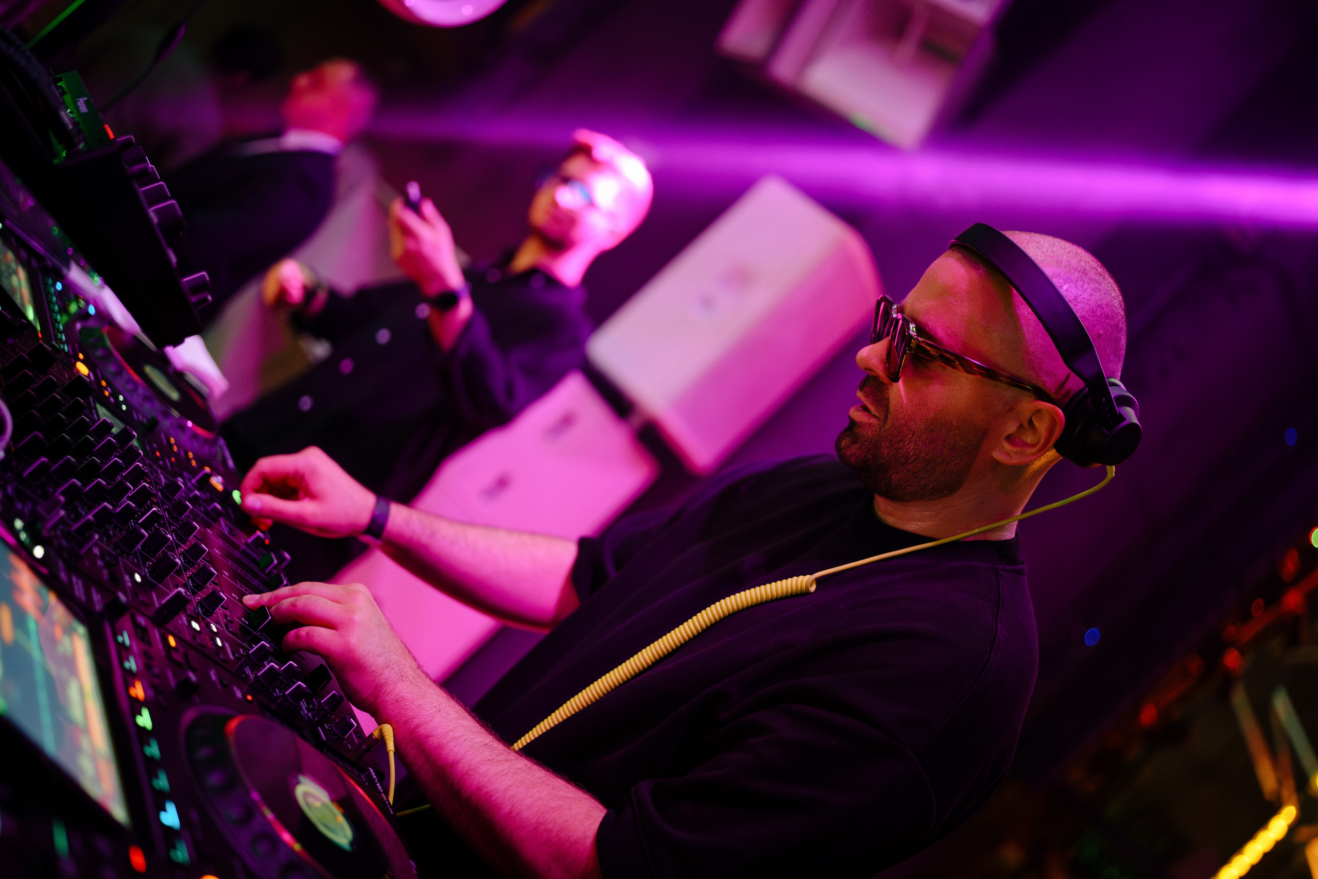 Вечеринка OSNOVATELI.LIVE репортажный фотограф Саша Дружинина. Репортажный фотограф в Москве Саша Дружинина