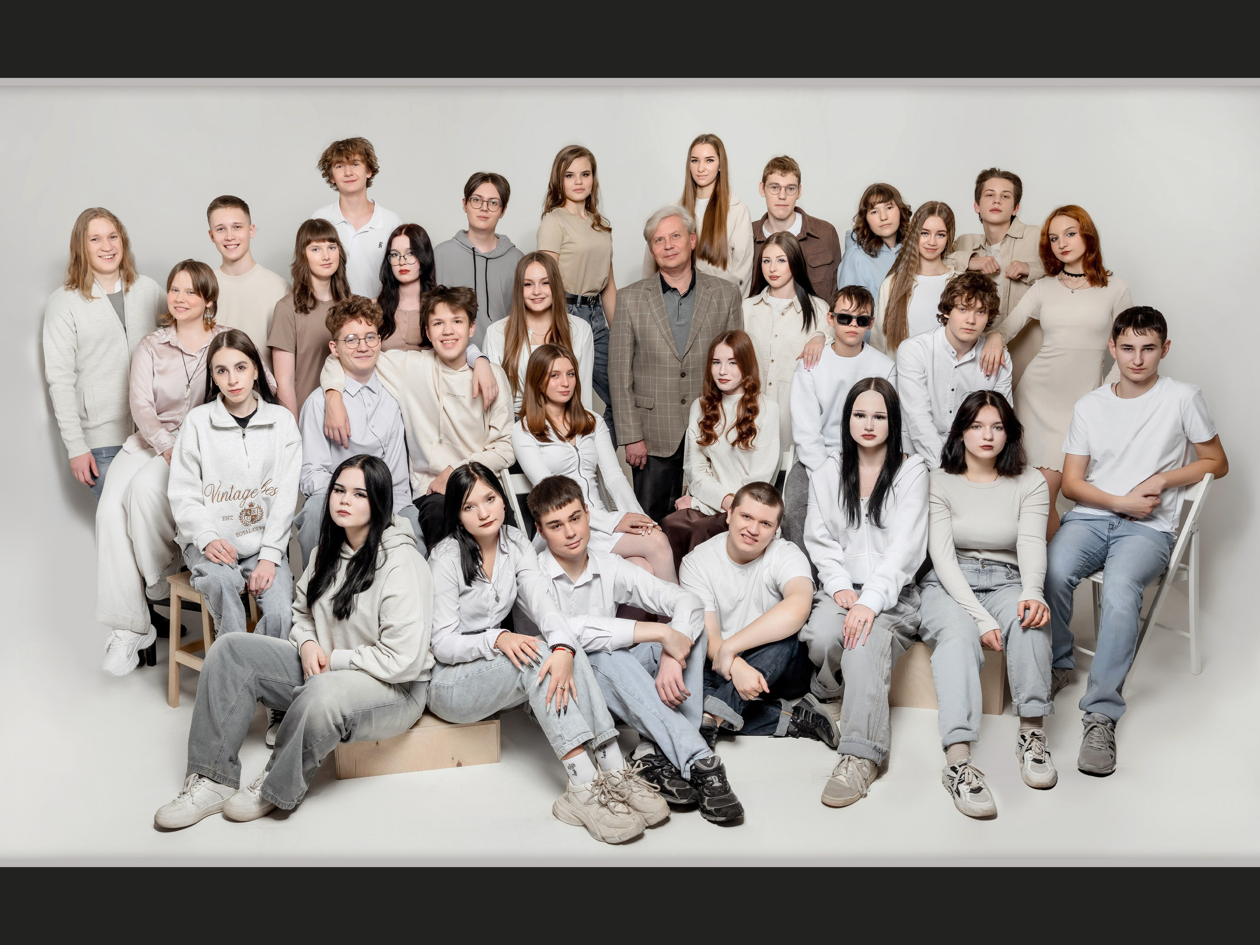 Цветной, черный дизайн. Forteens Выпускные альбомы в Нижнем Новгороде