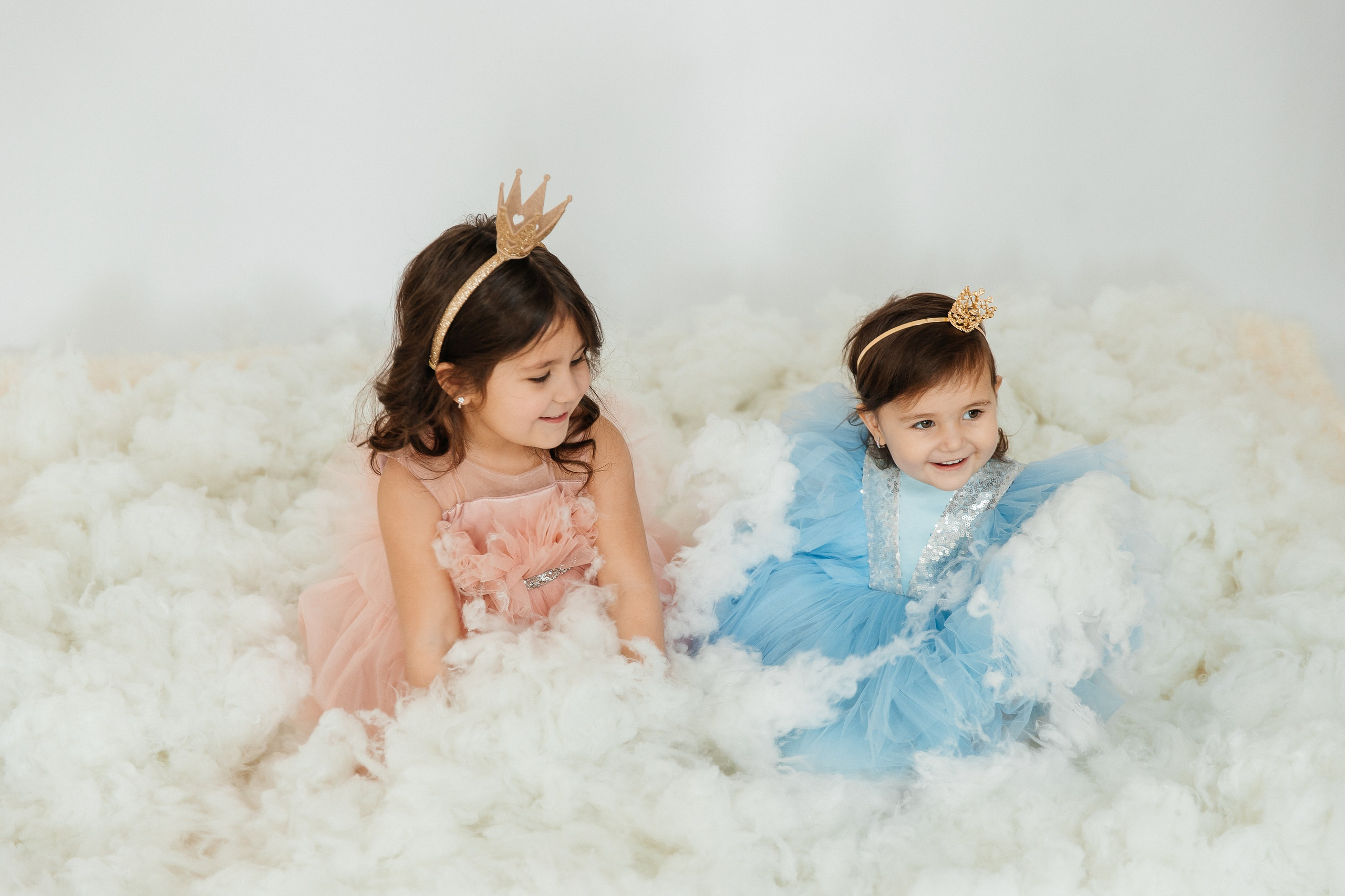 Маюша и Милаша в облаках. Воронистая Анастасия. Фотограф Якутия, Томпонский район