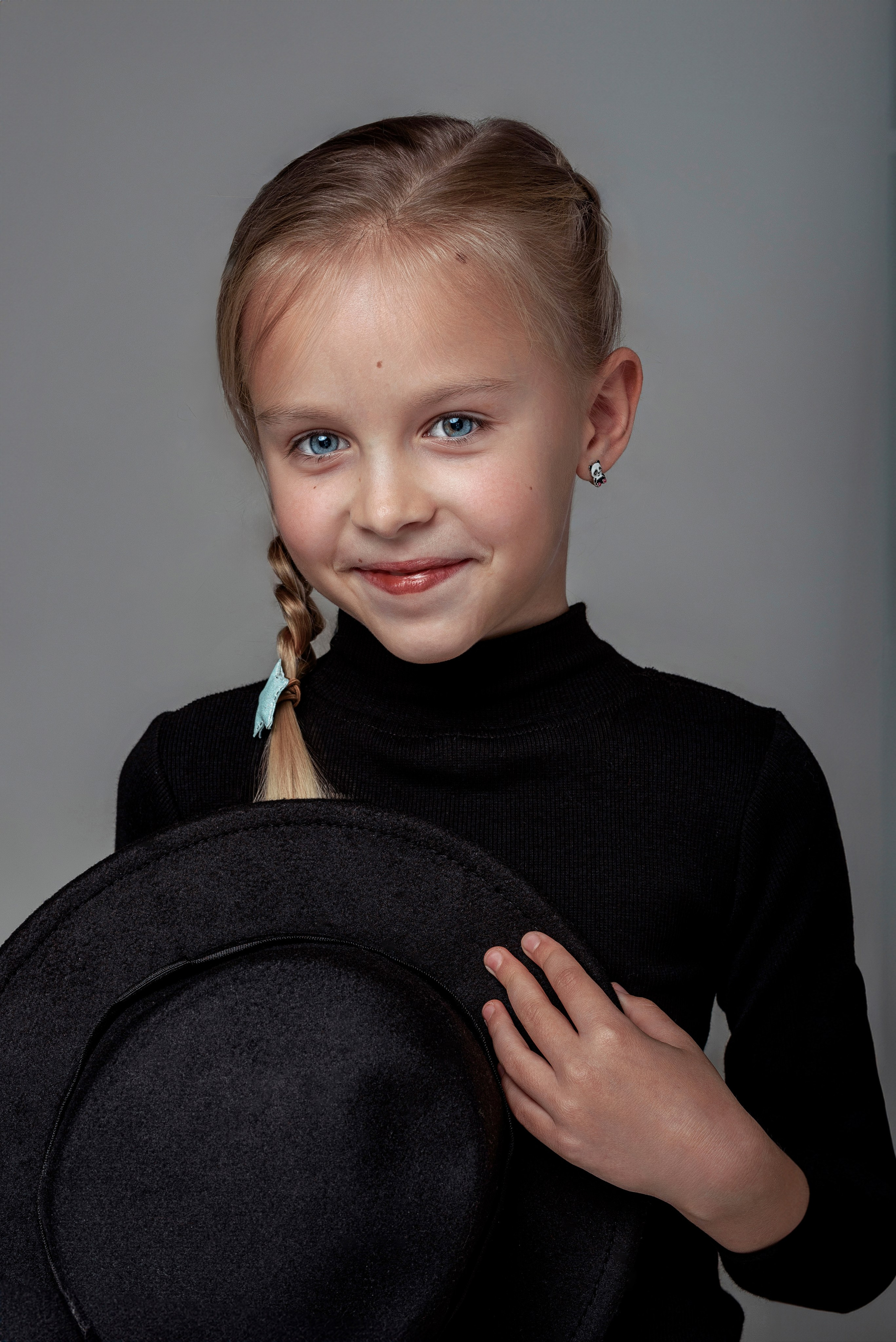 Детская фотосессия сестёр в Сочи. Детский студийный фотограф Сочи