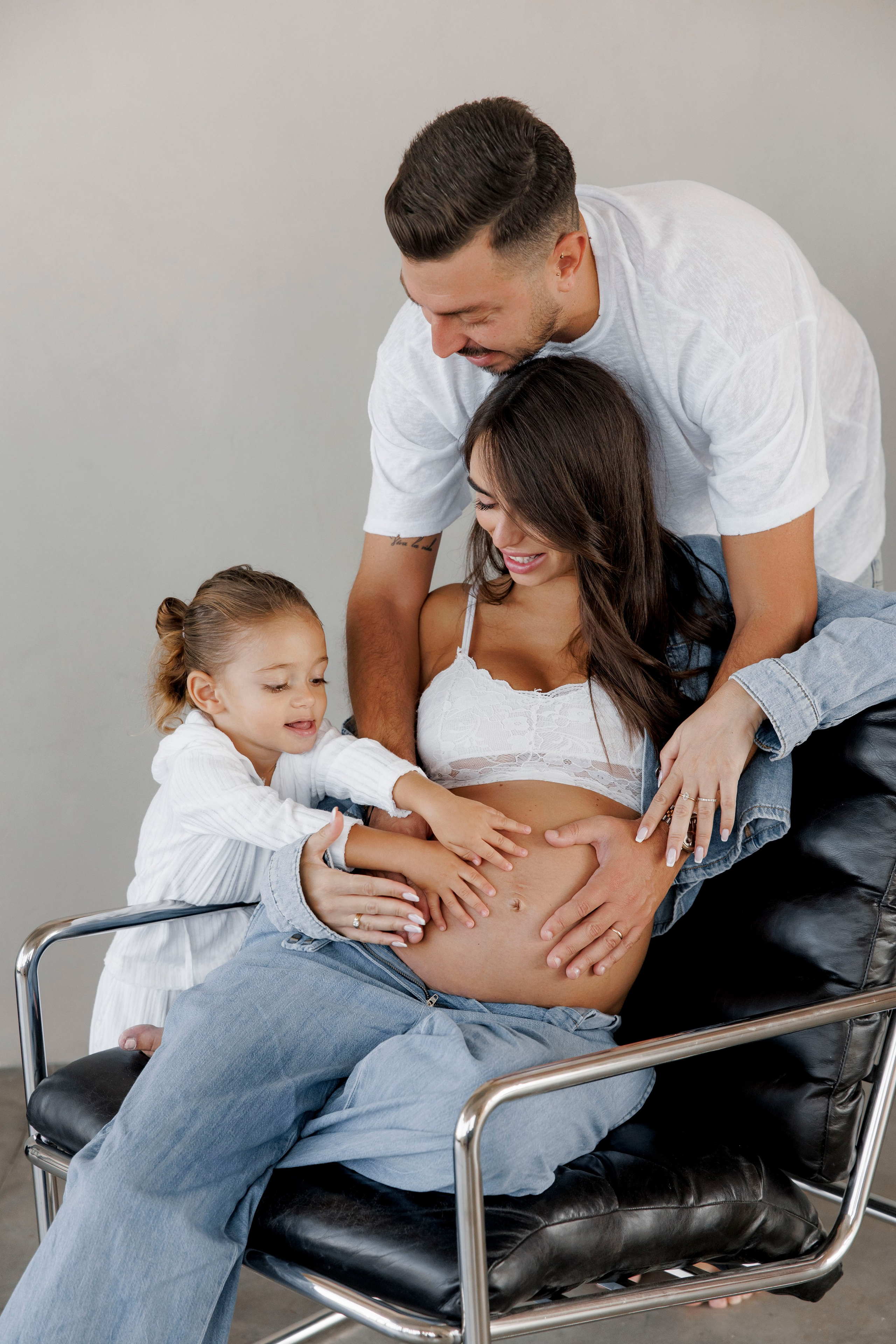 Pregnancy photoshoot inside the studio in Tel Aviv. Главная
