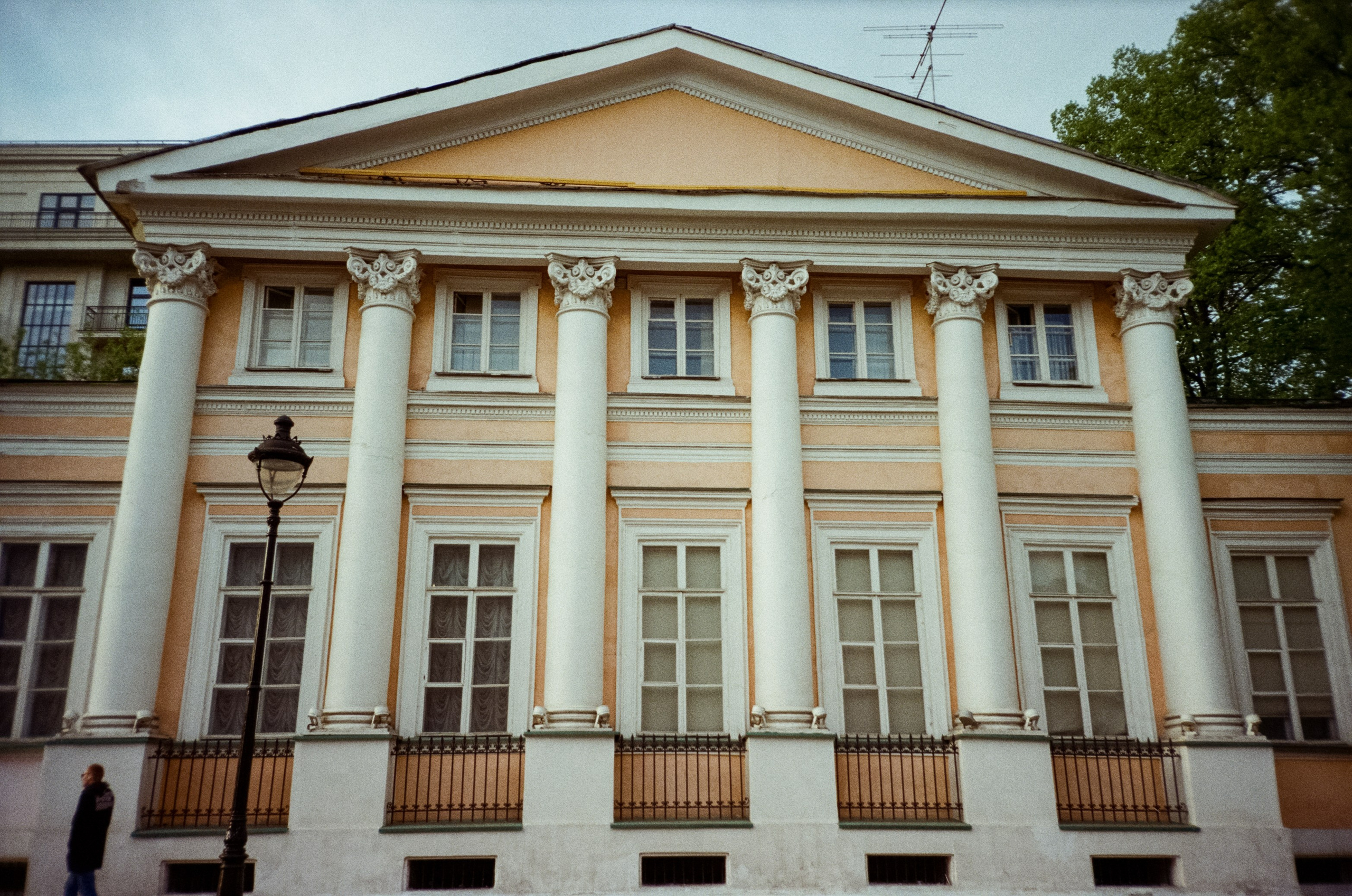 Ул. Малая и Большая Никитская | Ricoh R1 | Fujifilm Fujicolor C200