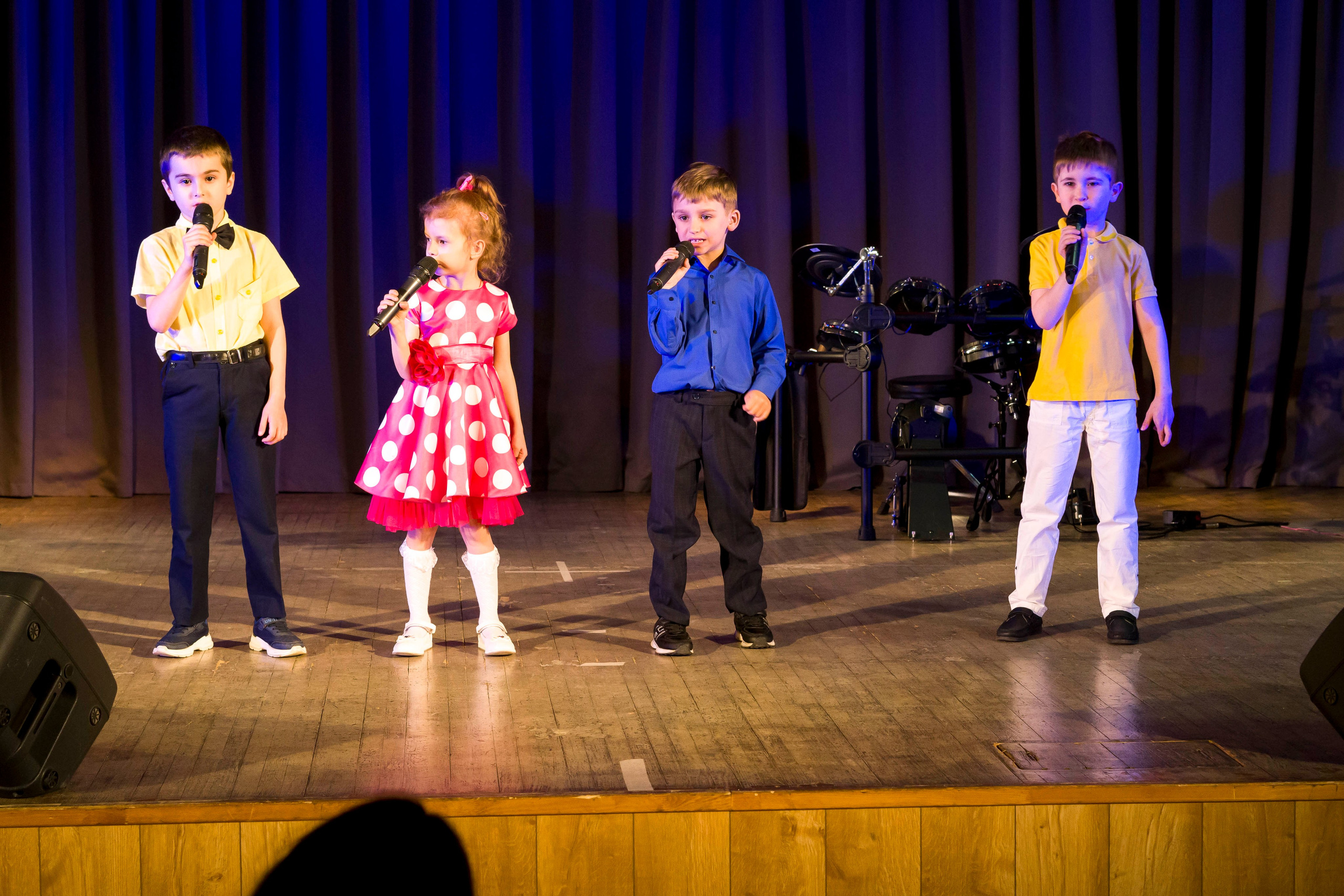 Концерт вокальной студии. Фотограф в Санкт-Петербурге. Репортажная и все съёмки для бизнеса