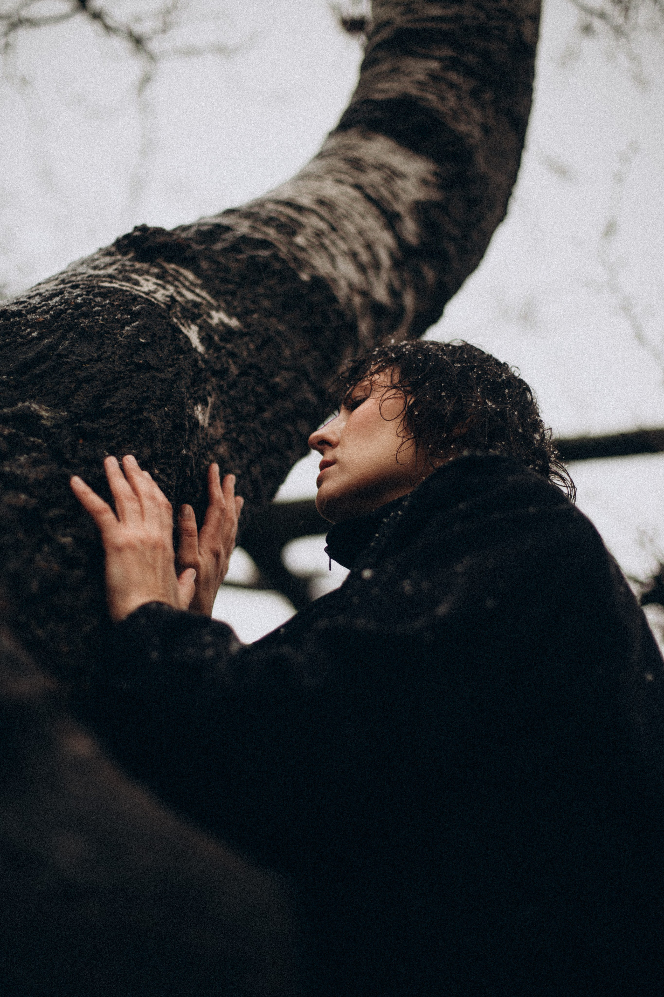 Фотосессия для женщин: утончённые, эмоциональные портреты. Подбор образа, помощь с позированием. Естественные фото, мягкий свет, стильная ретушь. Услуги фотографа в Краснодаре, создание уникального женского образа